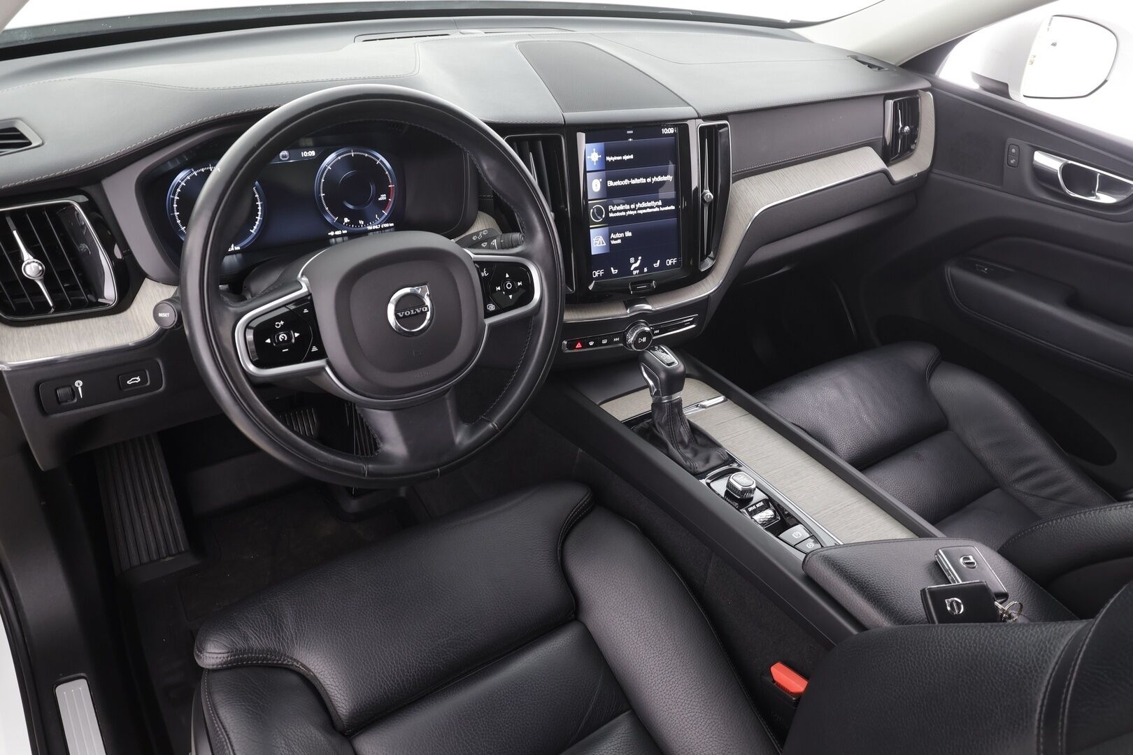 Volvo XC60 2019 D4 AWD Business Inscription aut * Webasto / Koukku / ACC / Full-LED / P.Kamera / Sportpenkki Muistilla / Navi * - Suomi-auto / Kahdet renkaat