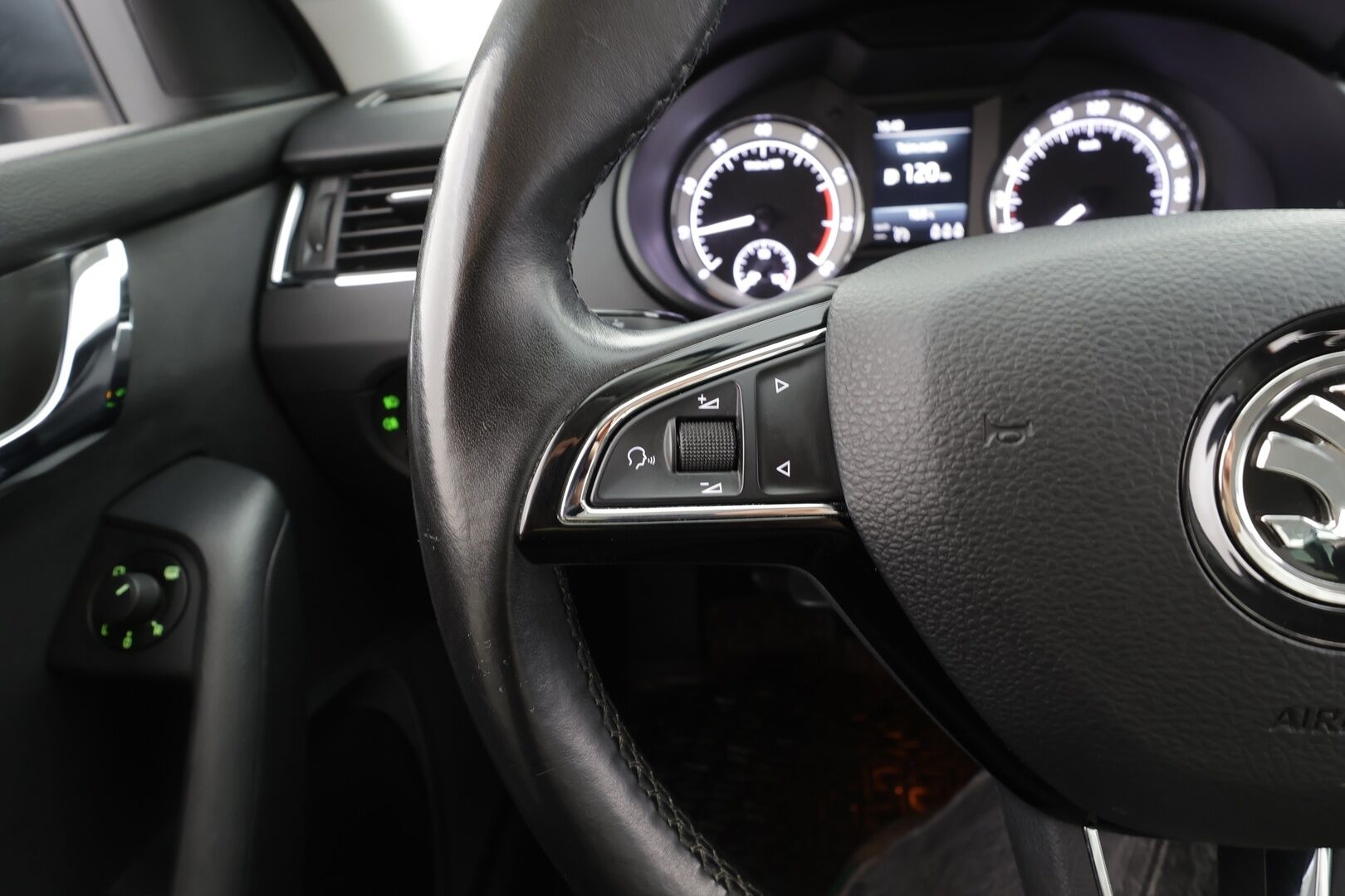 Skoda Octavia 2019 Combi 1,5 TSI Style - | LED | P.Kamera | Webasto | Koukku | Katveavustin | Apple&Android | Vakkari | Ambient-valot | Suomi-auto | Kahdet renkaat |
