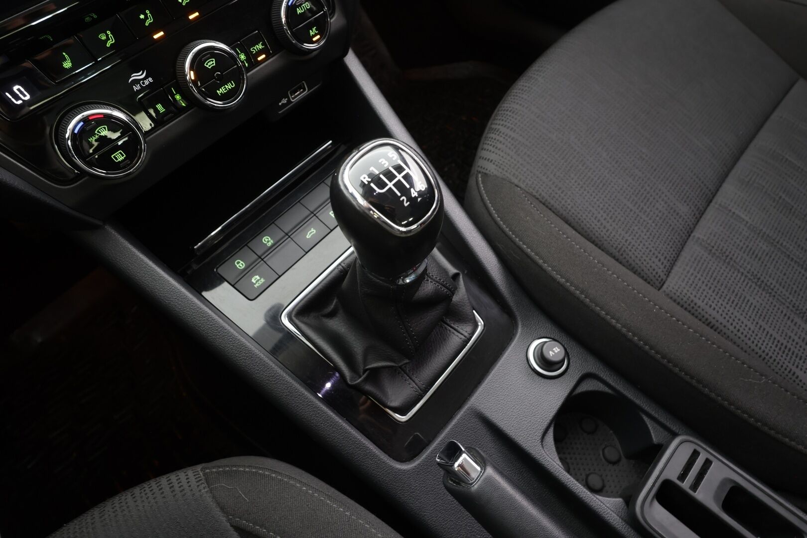 Skoda Octavia 2019 Combi 1,5 TSI Style - | LED | P.Kamera | Webasto | Koukku | Katveavustin | Apple&Android | Vakkari | Ambient-valot | Suomi-auto | Kahdet renkaat |