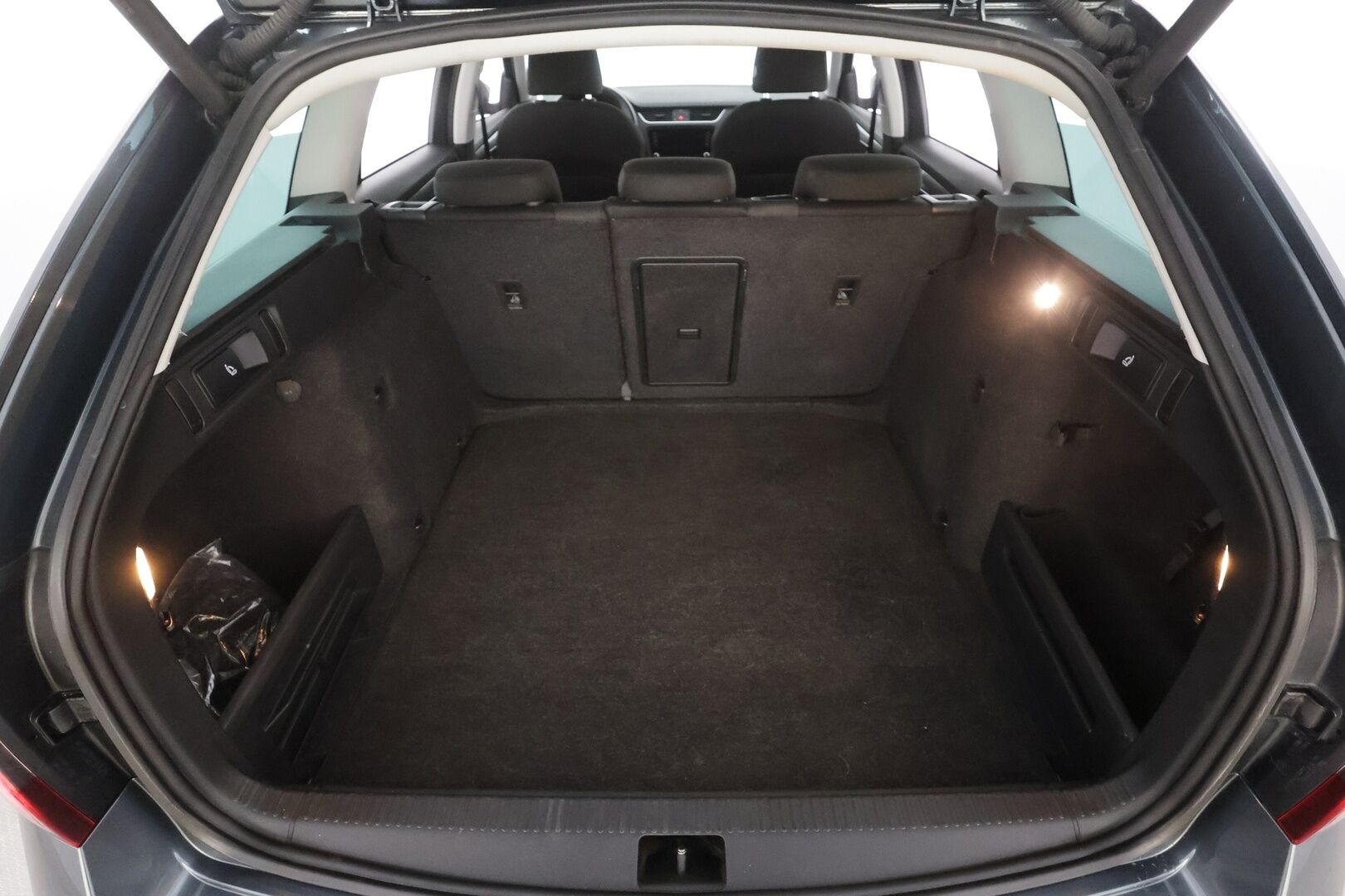 Skoda Octavia 2019 Combi 1,5 TSI Style - | LED | P.Kamera | Webasto | Koukku | Katveavustin | Apple&Android | Vakkari | Ambient-valot | Suomi-auto | Kahdet renkaat |
