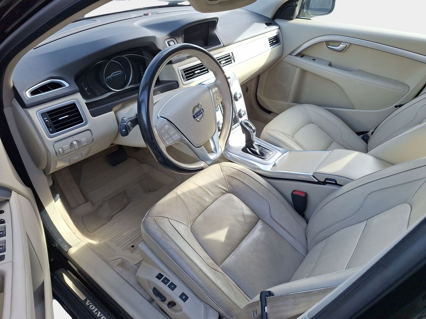Volvo V70 2016 D4 AWD Summum Edition aut. *ACC / Webasto / BLIS / Digimittari / Muistipenkki / KeyLessGo / Vaaleat nahat / Koukku* - Navi / S-Luukku / Ratinlämmitin*