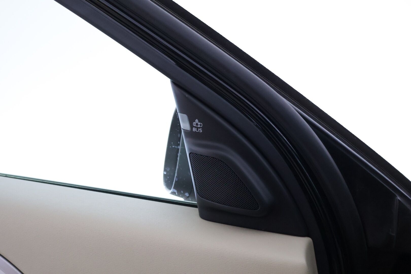 Volvo V70 2016 D4 AWD Summum Edition aut. *ACC / Webasto / BLIS / Digimittari / Muistipenkki / KeyLessGo / Vaaleat nahat / Koukku* - Hyvin huollettu ja varusteltu V70 kaksilla hyvillä renkailla! - HULLUT VÄLIPÄIVÄT KORKOTARJOUS 2,49%