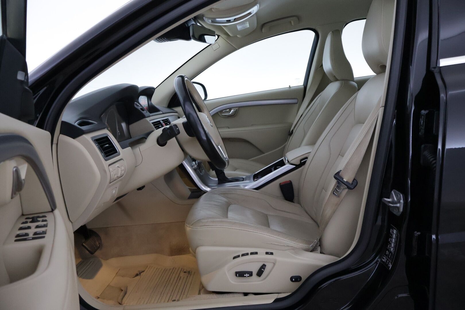 Volvo V70 2016 D4 AWD Summum Edition aut. *ACC / Webasto / BLIS / Digimittari / Muistipenkki / KeyLessGo / Vaaleat nahat / Koukku* - Hyvin huollettu ja varusteltu V70 kaksilla hyvillä renkailla! - HULLUT VÄLIPÄIVÄT KORKOTARJOUS 2,49%