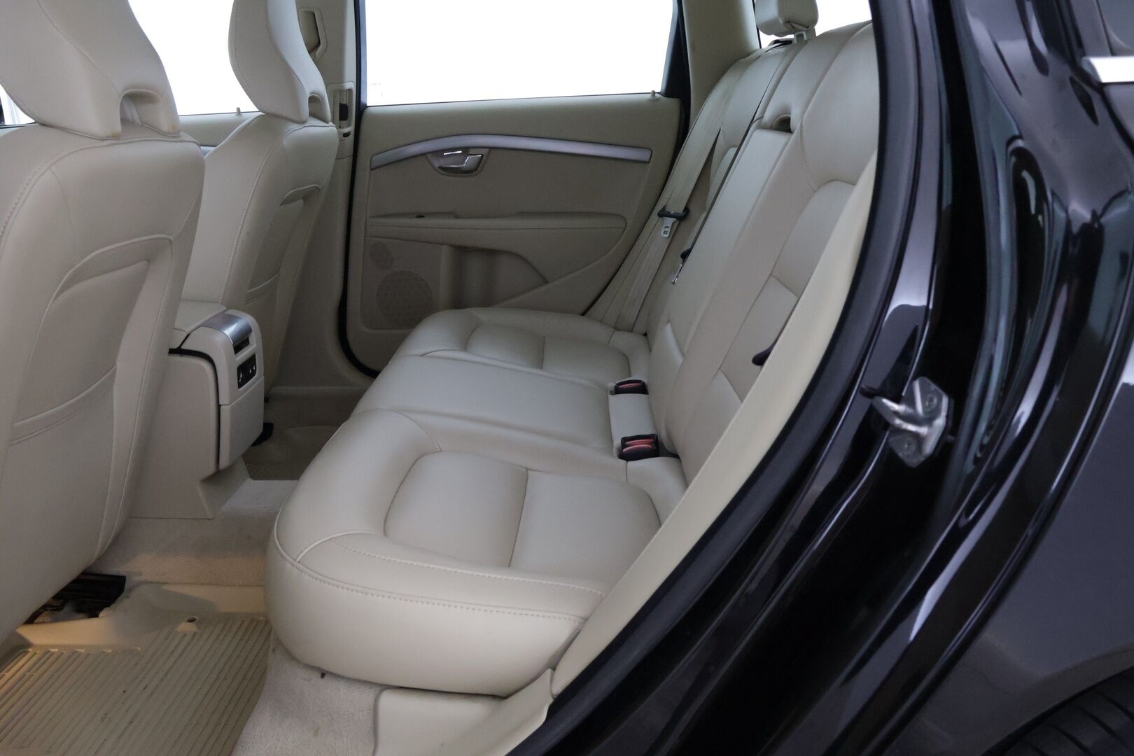 Volvo V70 2016 D4 AWD Summum Edition aut. *ACC / Webasto / BLIS / Digimittari / Muistipenkki / KeyLessGo / Vaaleat nahat / Koukku* - Hyvin huollettu ja varusteltu V70 kaksilla hyvillä renkailla!