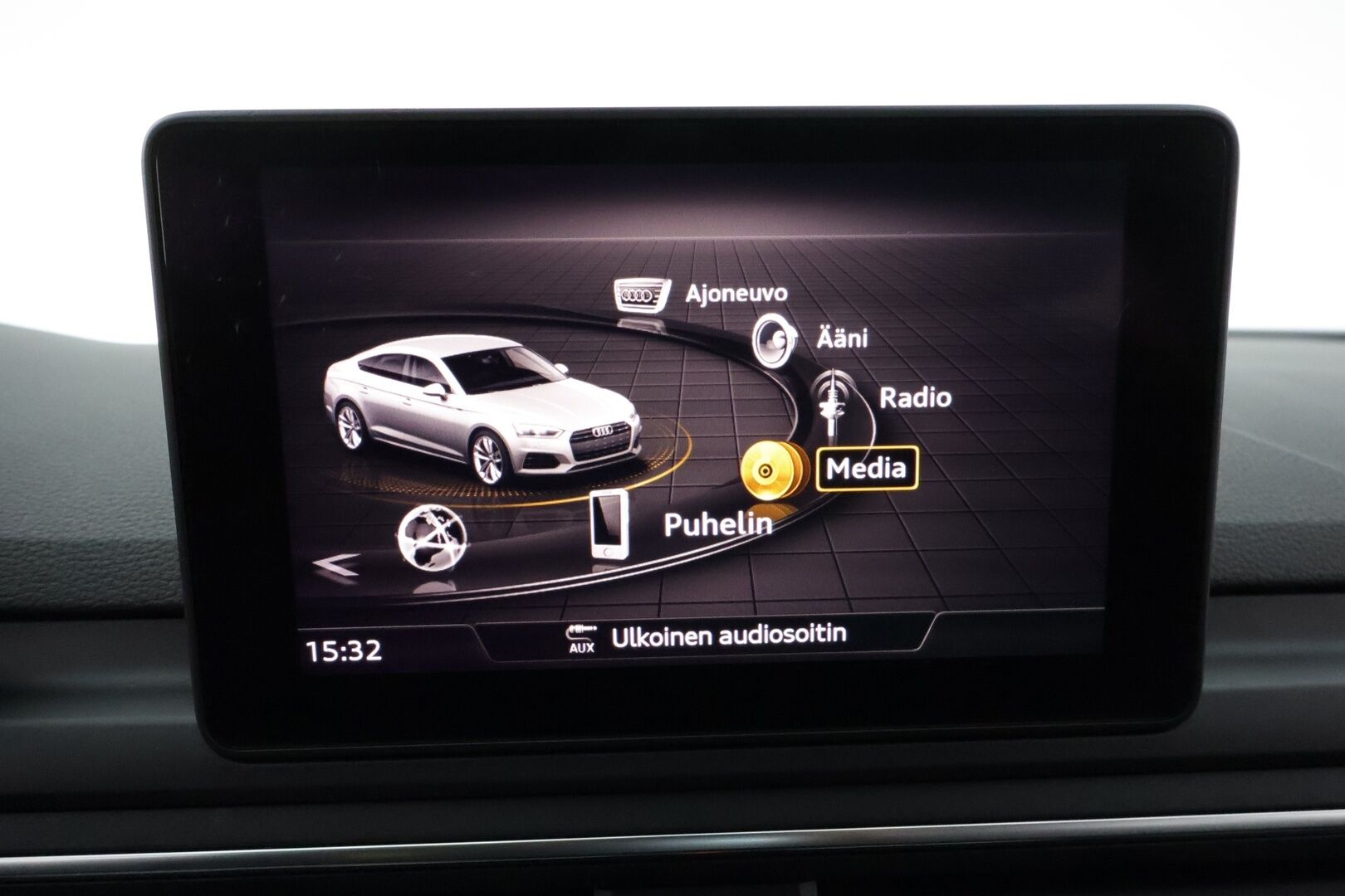 Audi A5 2019 Sportback Business SportComfort Edition 40TDI 140 kW quattro**Webasto / Koukku / Matrix-LED / P.Tutkat / Sporttipenkit** - Apple&Android / 2x Renkaat