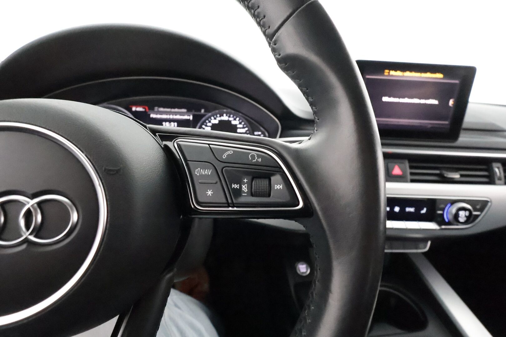 Audi A5 2019 Sportback Business SportComfort Edition 40TDI 140 kW quattro**Webasto / Koukku / Matrix-LED / P.Tutkat / Sporttipenkit** - Apple&Android / 2x Renkaat