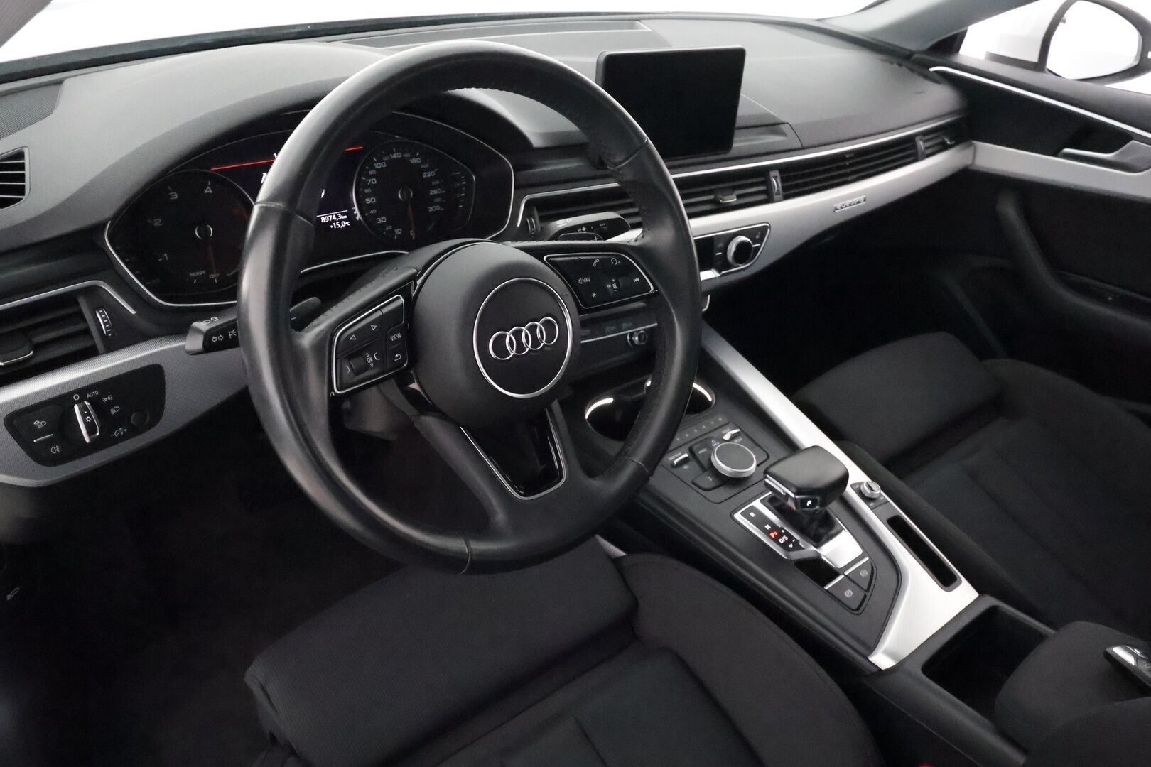 Audi A5 2019 Sportback Business SportComfort Edition 40TDI 140 kW quattro**Webasto / Koukku / Matrix-LED / P.Tutkat / Sporttipenkit** - Apple&Android / 2x Renkaat