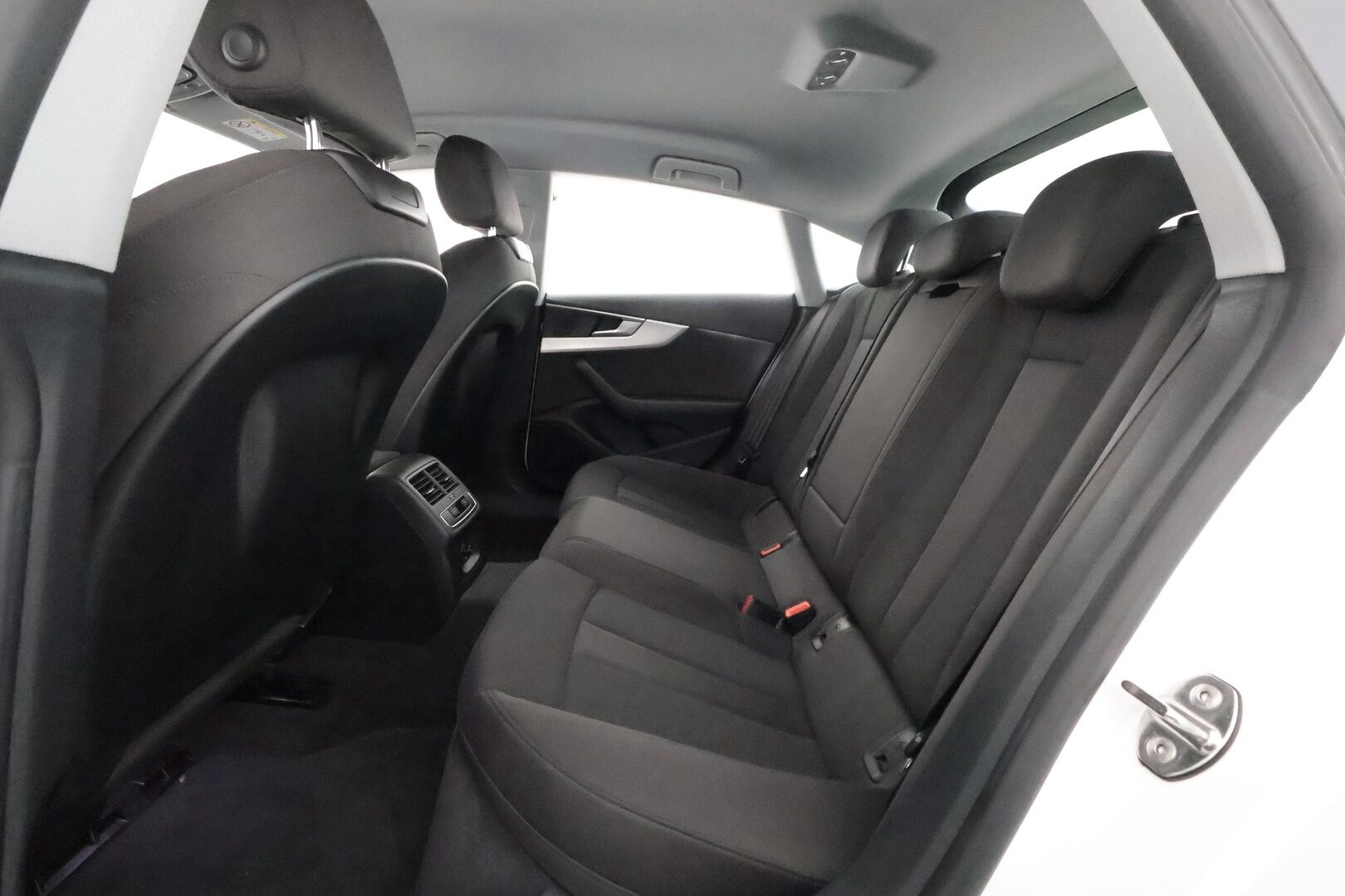 Audi A5 2019 Sportback Business SportComfort Edition 40TDI 140 kW quattro**Webasto / Koukku / Matrix-LED / P.Tutkat / Sporttipenkit** - Apple&Android / 2x Renkaat