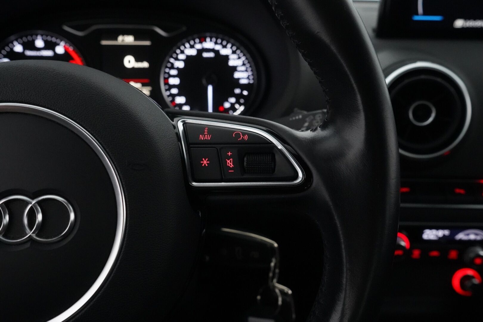 Audi A3 2016 Sportback g-tron 1,4 TFSI CNG 81 kW S tronic - Juuri katsastettu! | Vakkari | Koukku | Sporttipenkit | B&O | Tutkat | Kahdet renkaat aluvantein