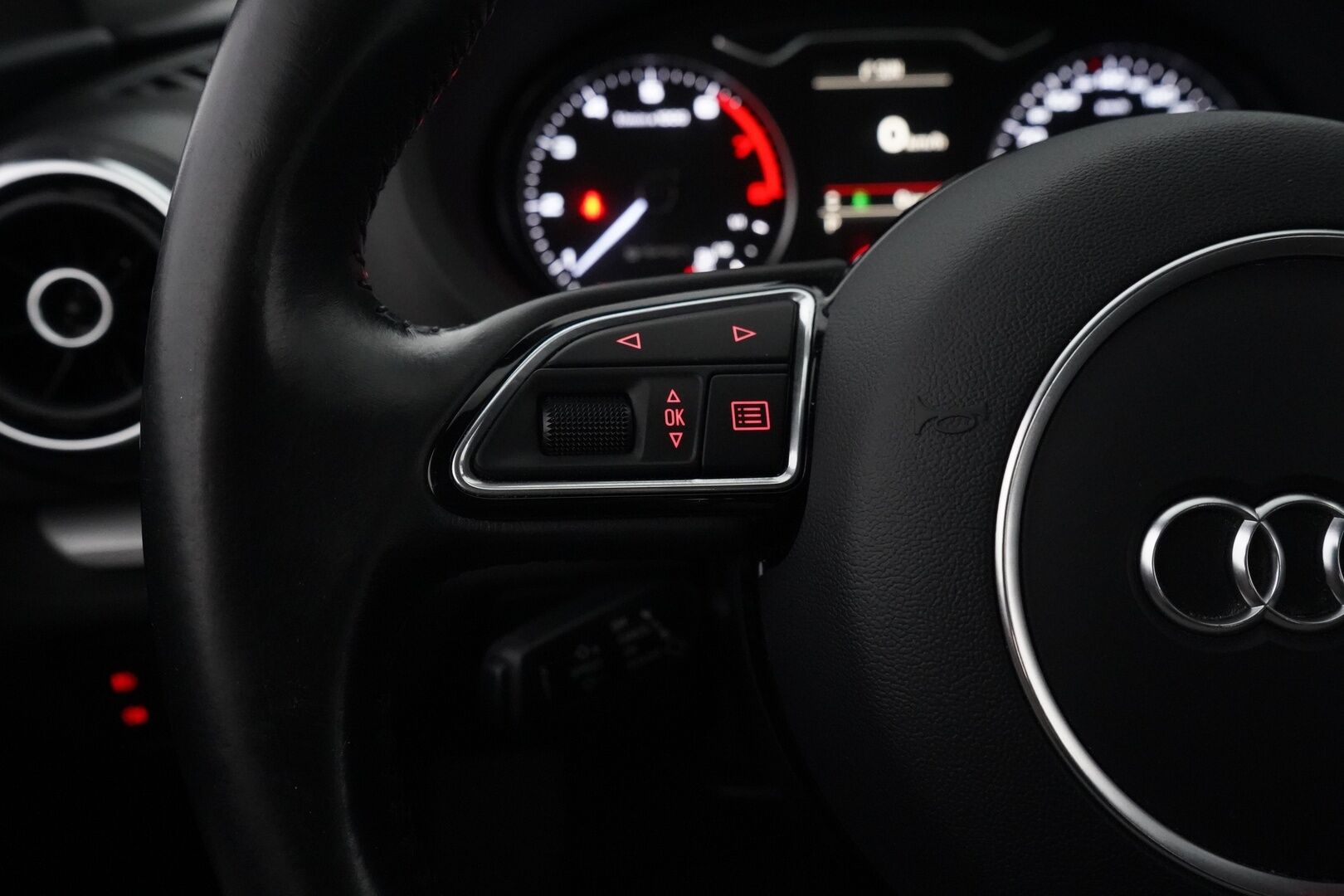 Audi A3 2016 Sportback g-tron 1,4 TFSI CNG 81 kW S tronic - Juuri katsastettu! | Vakkari | Koukku | Sporttipenkit | B&O | Tutkat | Kahdet renkaat aluvantein