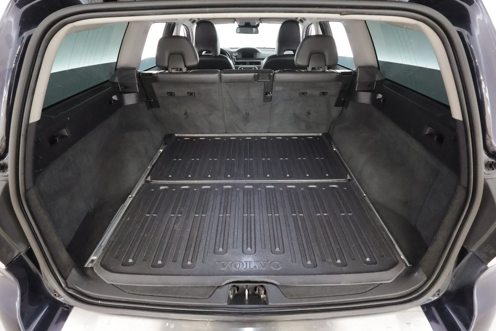 Volvo V70 2015 D4 AWD Classic Momentum * ACC / Webasto / Koukku / BLIS / Aktiiv.Xenon / Puolinahat / Navi / Ratinlämmitin / P.tutka * - Kahdet renkaat aluvanteilla / Hyvät varusteet - HULLUT AVAJAISHULINAT KORKOTARJOUS 3,29 %