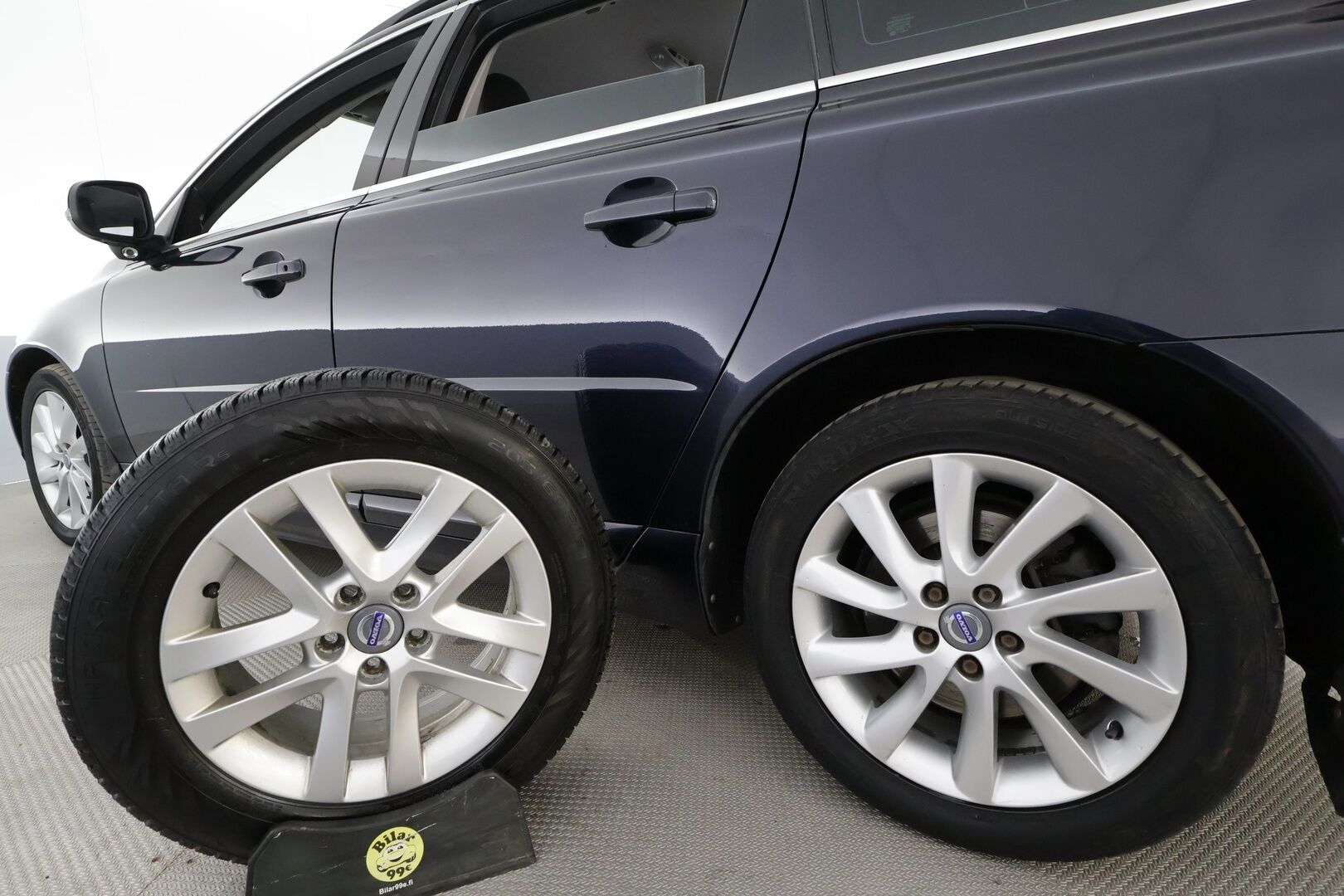 Volvo V70 2015 D4 AWD Classic Momentum * ACC / Webasto / Koukku / BLIS / Aktiiv.Xenon / Puolinahat / Navi / Ratinlämmitin / P.tutka * - Kahdet renkaat aluvanteilla / Hyvät varusteet - HULLUT AVAJAISHULINAT KORKOTARJOUS 3,29 %