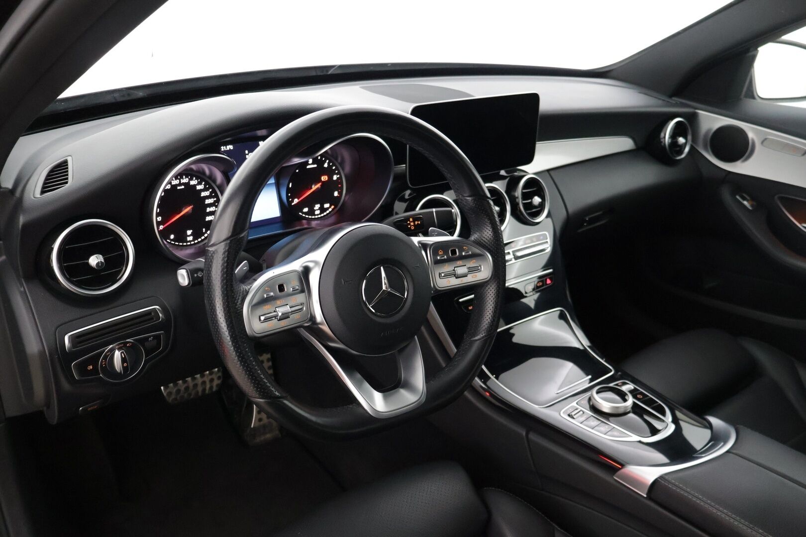 Mercedes-Benz C 2019 200 d A Business AMG * Peruutuskamera / Comand Navi / Lohkolämmitin / LED / Nahkasisusta * - * Näyttävä Facelift Suomi-auto / 2x renkaat ja vanteet * - HULLUT JOULUT KORKOTARJOUS 2,49% 