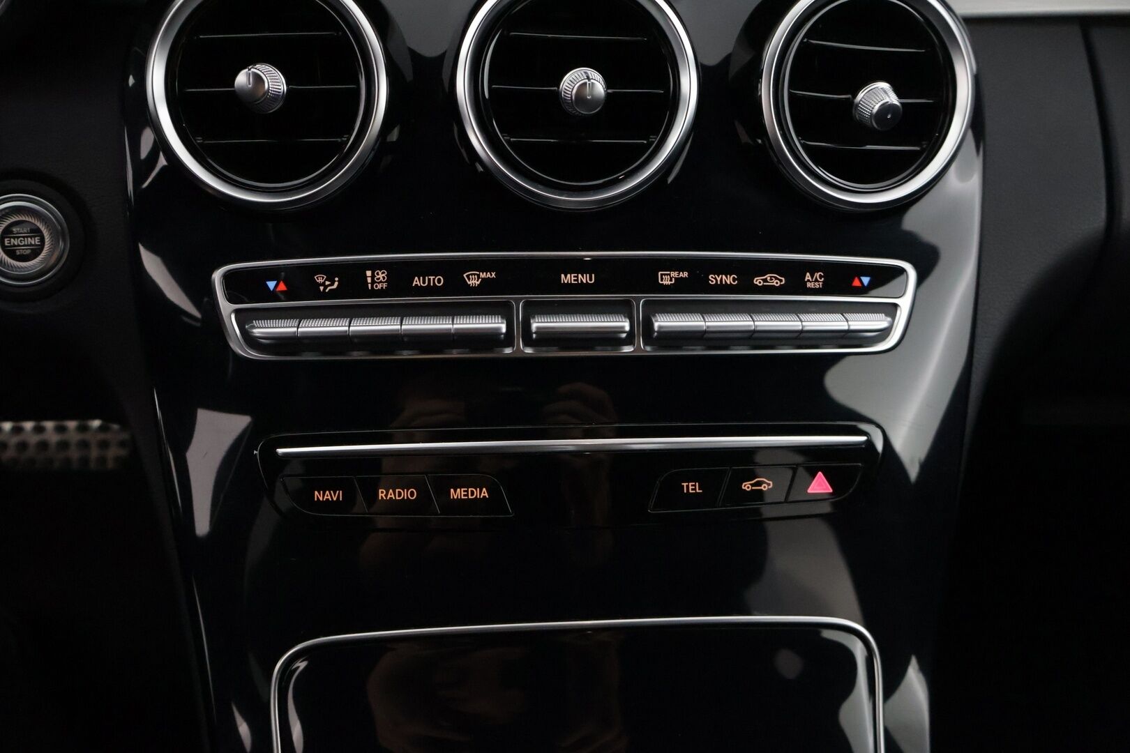 Mercedes-Benz C 2019 200 d A Business AMG * Peruutuskamera / Comand Navi / Lohkolämmitin / LED / Nahkasisusta * - * Näyttävä Facelift Suomi-auto / 2x renkaat ja vanteet *