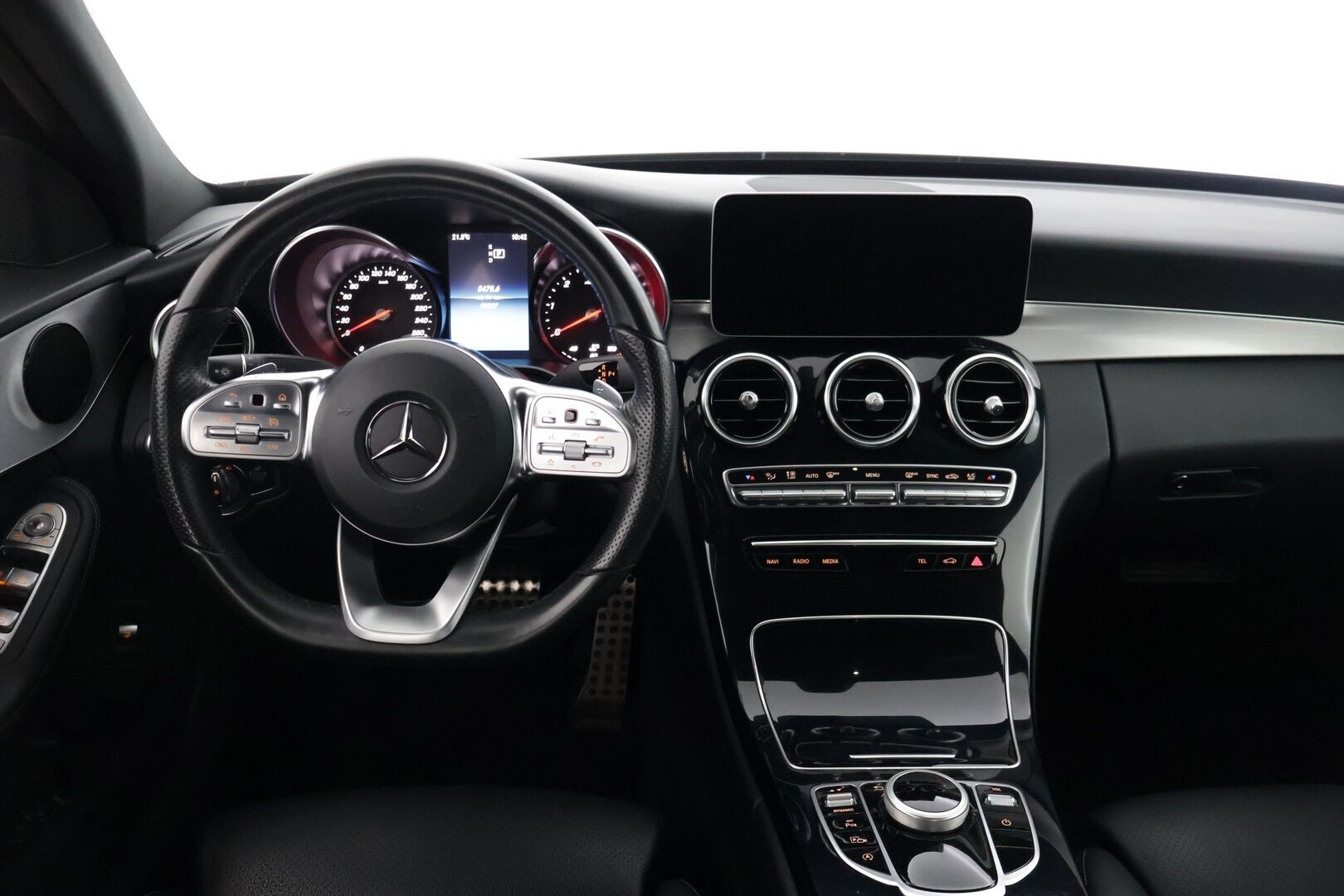 Mercedes-Benz C 2019 200 d A Business AMG * Peruutuskamera / Comand Navi / Lohkolämmitin / LED / Nahkasisusta * - * Näyttävä Facelift Suomi-auto / 2x renkaat ja vanteet * - HULLUT JOULUT KORKOTARJOUS 2,49% 