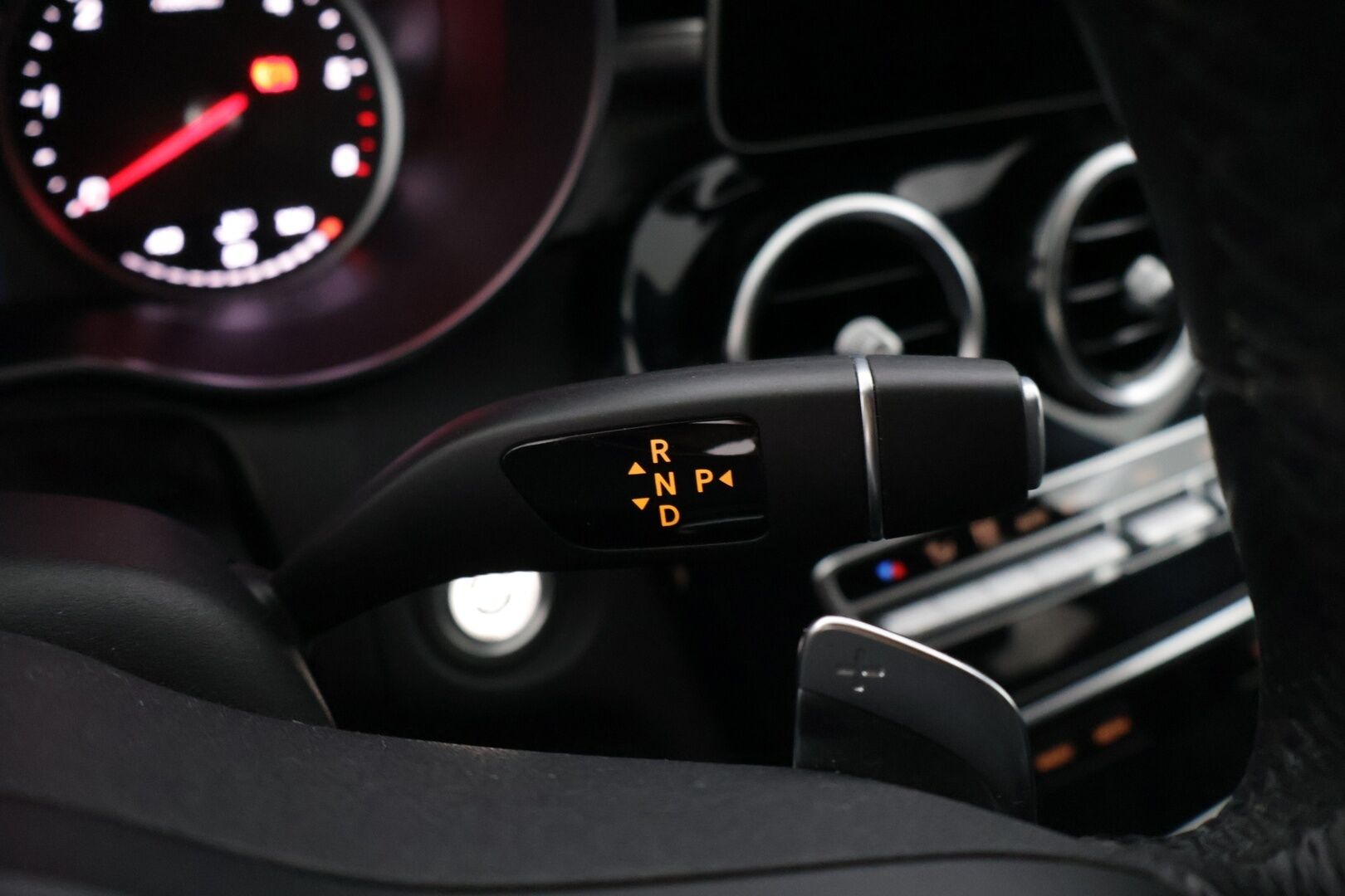 Mercedes-Benz C 2019 200 d A Business AMG * Peruutuskamera / Comand Navi / Lohkolämmitin / LED / Nahkasisusta * - * Näyttävä Facelift Suomi-auto / 2x renkaat ja vanteet *