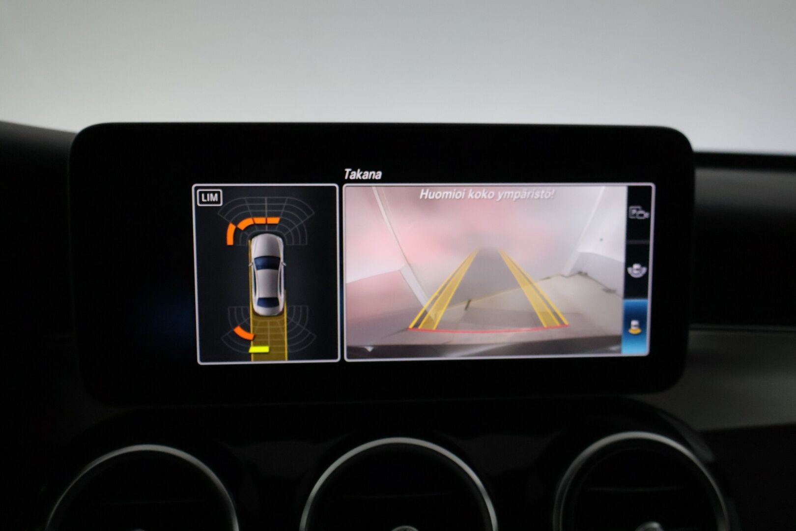 Mercedes-Benz C 2019 200 d A Business AMG * Peruutuskamera / Comand Navi / Lohkolämmitin / LED / Nahkasisusta * - * Näyttävä Facelift Suomi-auto / 2x renkaat ja vanteet * - HULLUT JOULUT KORKOTARJOUS 2,49% 