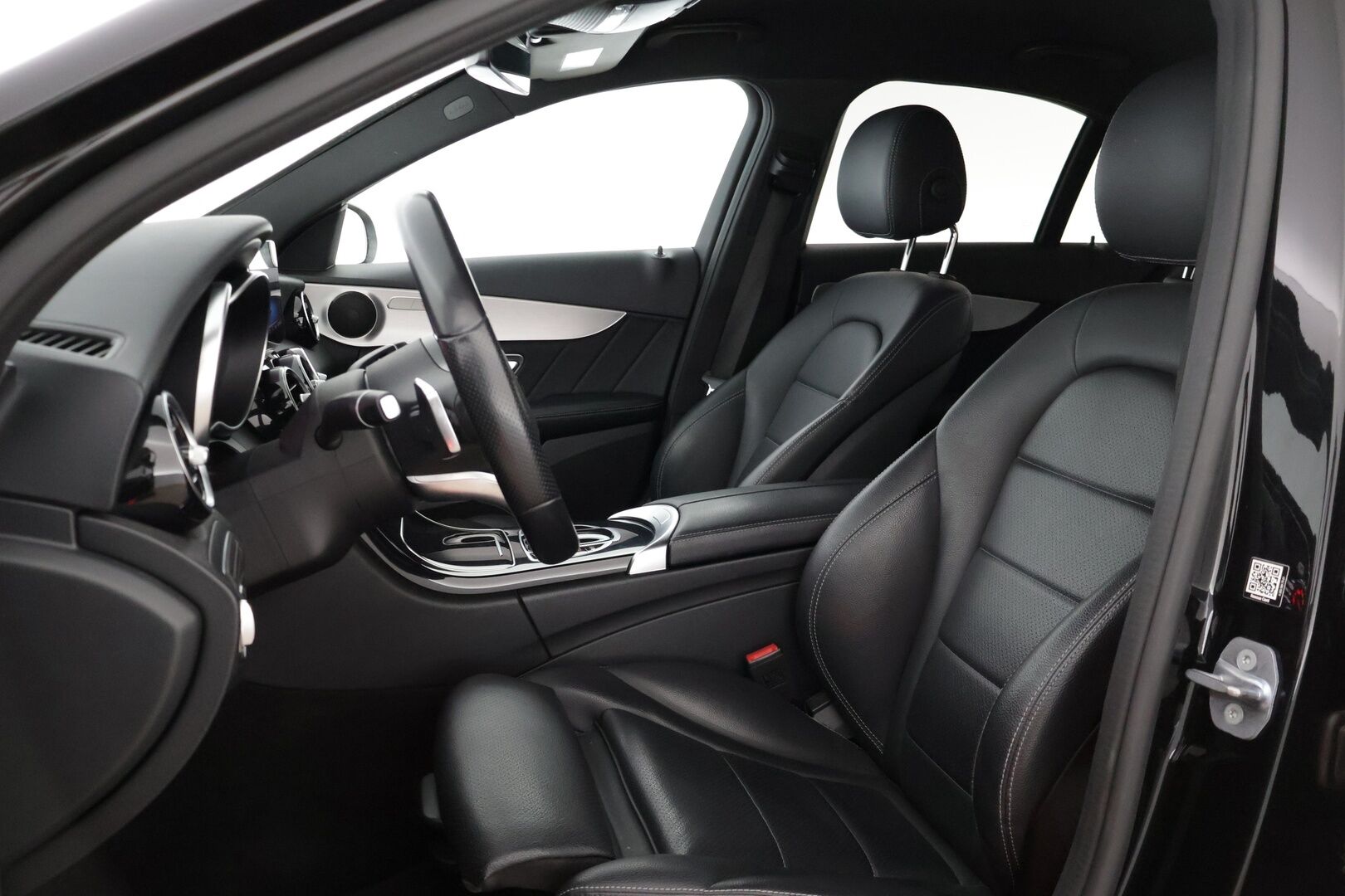 Mercedes-Benz C 2019 200 d A Business AMG * Peruutuskamera / Comand Navi / Lohkolämmitin / LED / Nahkasisusta * - * Näyttävä Facelift Suomi-auto / 2x renkaat ja vanteet *