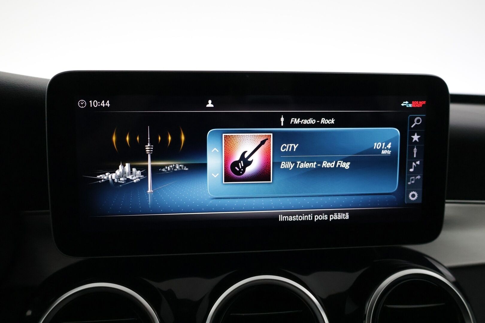 Mercedes-Benz C 2019 200 d A Business AMG * Peruutuskamera / Comand Navi / Lohkolämmitin / LED / Nahkasisusta * - * Näyttävä Facelift Suomi-auto / 2x renkaat ja vanteet *