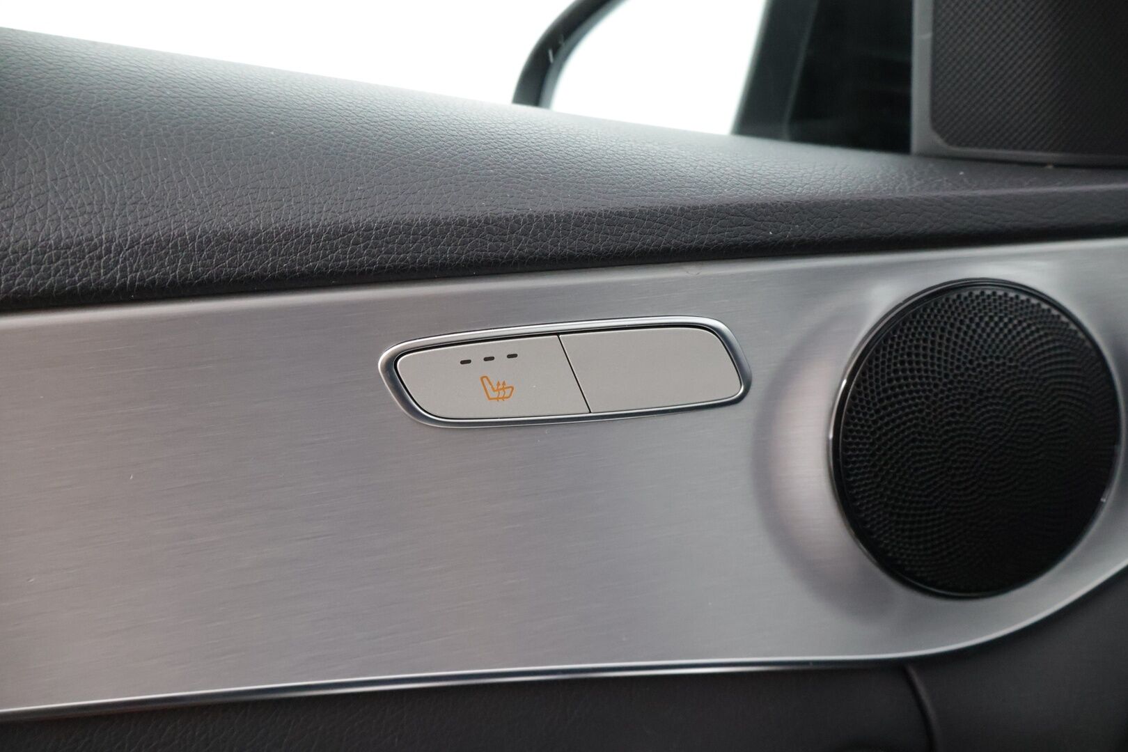 Mercedes-Benz C 2019 200 d A Business AMG * Peruutuskamera / Comand Navi / Lohkolämmitin / LED / Nahkasisusta * - * Näyttävä Facelift Suomi-auto / 2x renkaat ja vanteet * - HULLUT JOULUT KORKOTARJOUS 2,49% 