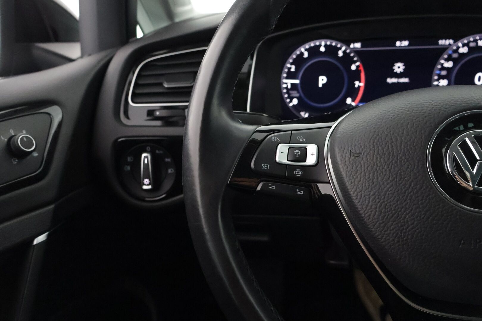 Volkswagen Golf 2019 Variant Highline 1,5 TSI EVO 96 kW DSG-aut ** Digimittaristo / Webasto / Adapt. vakkari / P.kamera / Keyless / Navi ** - Suomiauto / Merkkihuollettu / Apple&Android