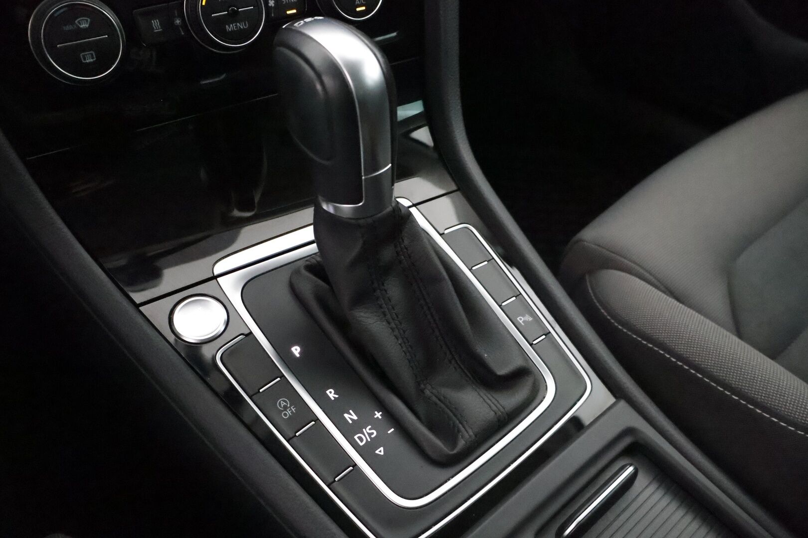 Volkswagen Golf 2019 Variant Highline 1,5 TSI EVO 96 kW DSG-aut ** Digimittaristo / Webasto / Adapt. vakkari / P.kamera / Keyless / Navi ** - Suomiauto / Merkkihuollettu / Apple&Android