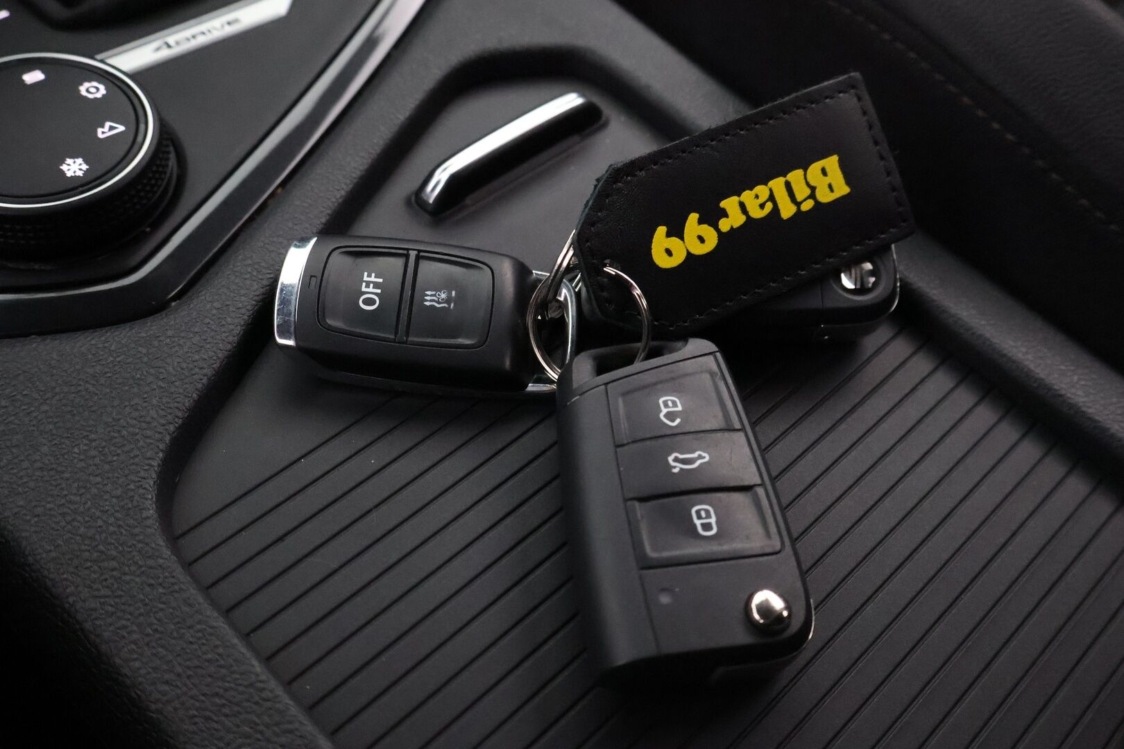 Seat Tarraco 2019 2,0 TDI 150 4DRIVE Xcellence DSG 7-Paikkainen - 7P -Suomiauto / Webasto / Adapt.Vakkari / Digimittari / Peruutuskamera / Puolinahkasisusta / Vetokoukku / LED / Juuri tullut!