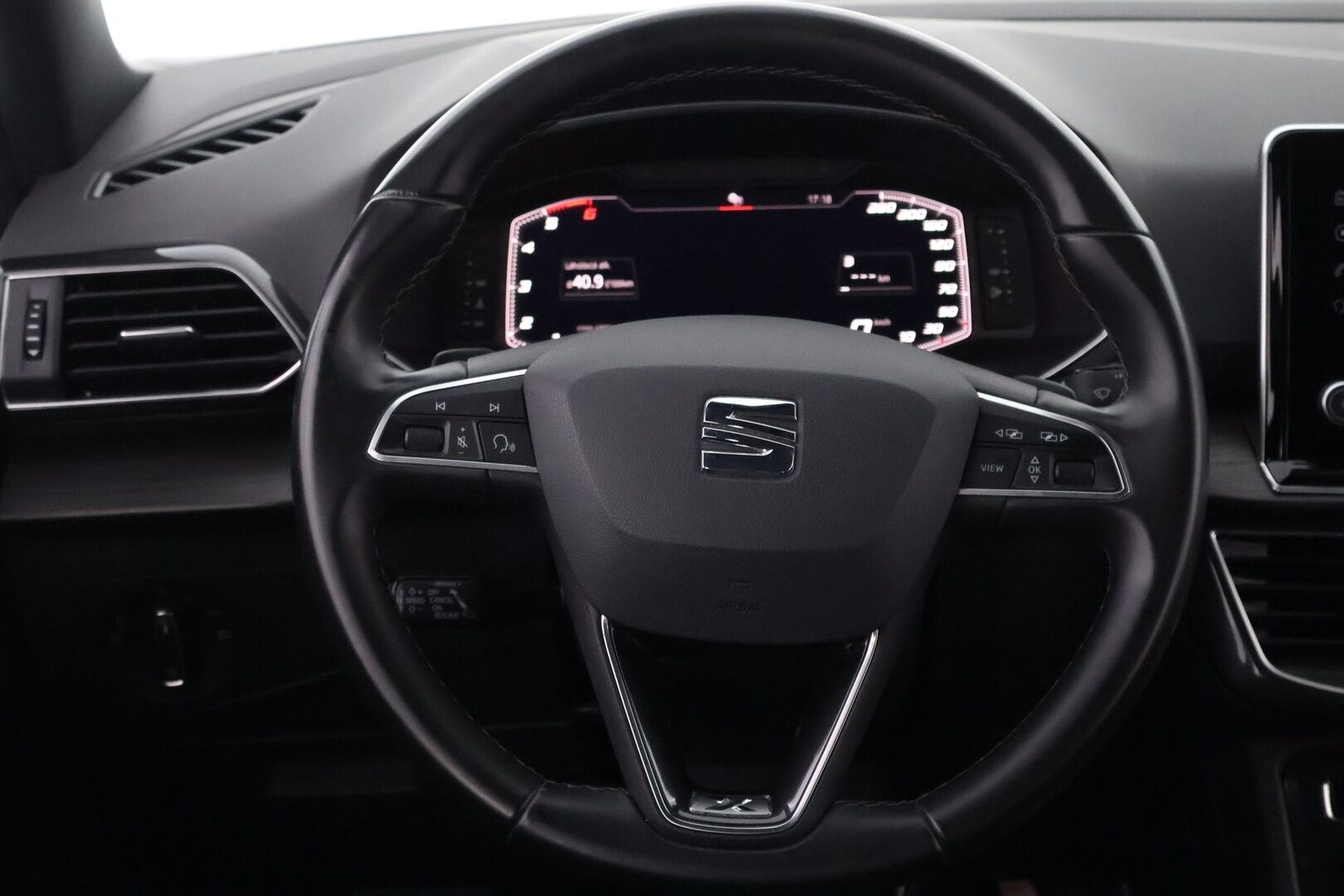 Seat Tarraco 2019 2,0 TDI 150 4DRIVE Xcellence DSG 7-Paikkainen - 7P -Suomiauto / Webasto / Adapt.Vakkari / Digimittari / Peruutuskamera / Puolinahkasisusta / Vetokoukku / LED / Juuri tullut!