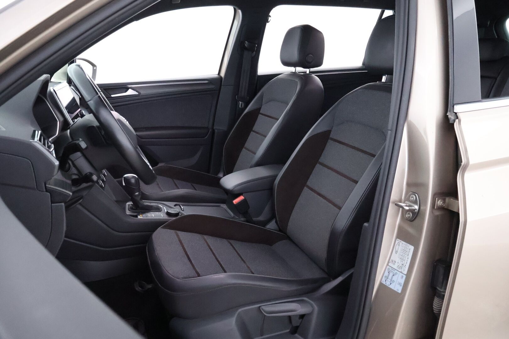 Seat Tarraco 2019 2,0 TDI 150 4DRIVE Xcellence DSG 7-Paikkainen - 7P -Suomiauto / Webasto / Adapt.Vakkari / Digimittari / Peruutuskamera / Puolinahkasisusta / Vetokoukku / LED / Juuri tullut!
