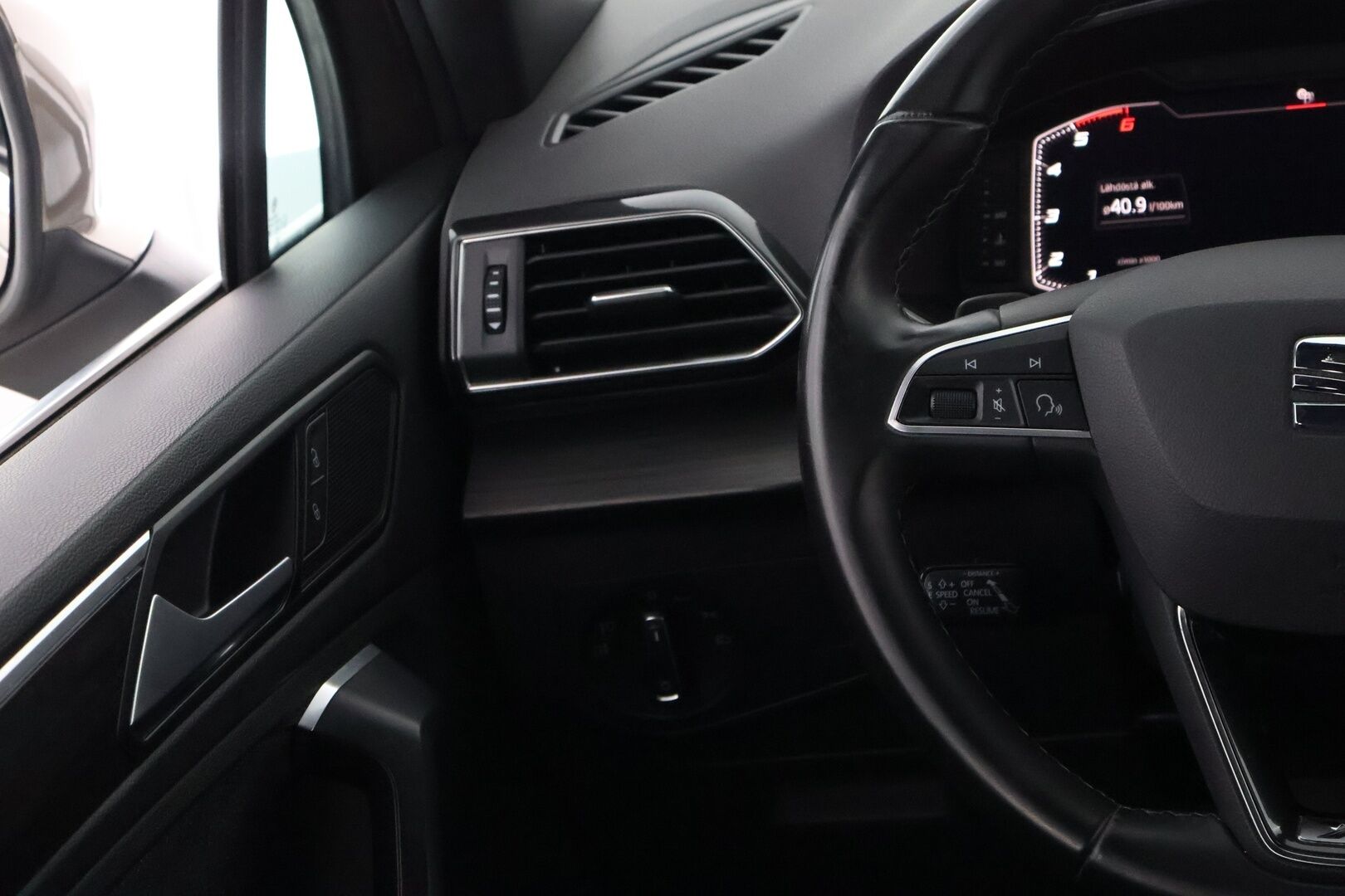 Seat Tarraco 2019 2,0 TDI 150 4DRIVE Xcellence DSG 7-Paikkainen - 7P -Suomiauto / Webasto / Adapt.Vakkari / Digimittari / Peruutuskamera / Puolinahkasisusta / Vetokoukku / LED / Juuri tullut!