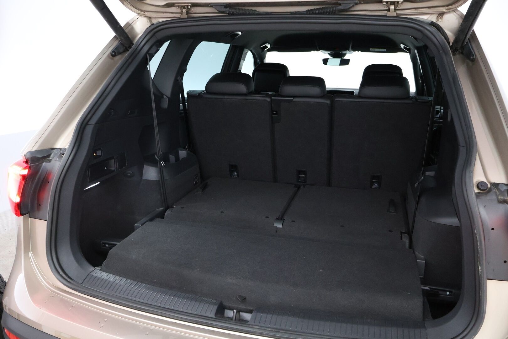Seat Tarraco 2019 2,0 TDI 150 4DRIVE Xcellence DSG 7-Paikkainen - 7P -Suomiauto / Webasto / Adapt.Vakkari / Digimittari / Peruutuskamera / Puolinahkasisusta / Vetokoukku / LED / Juuri tullut!