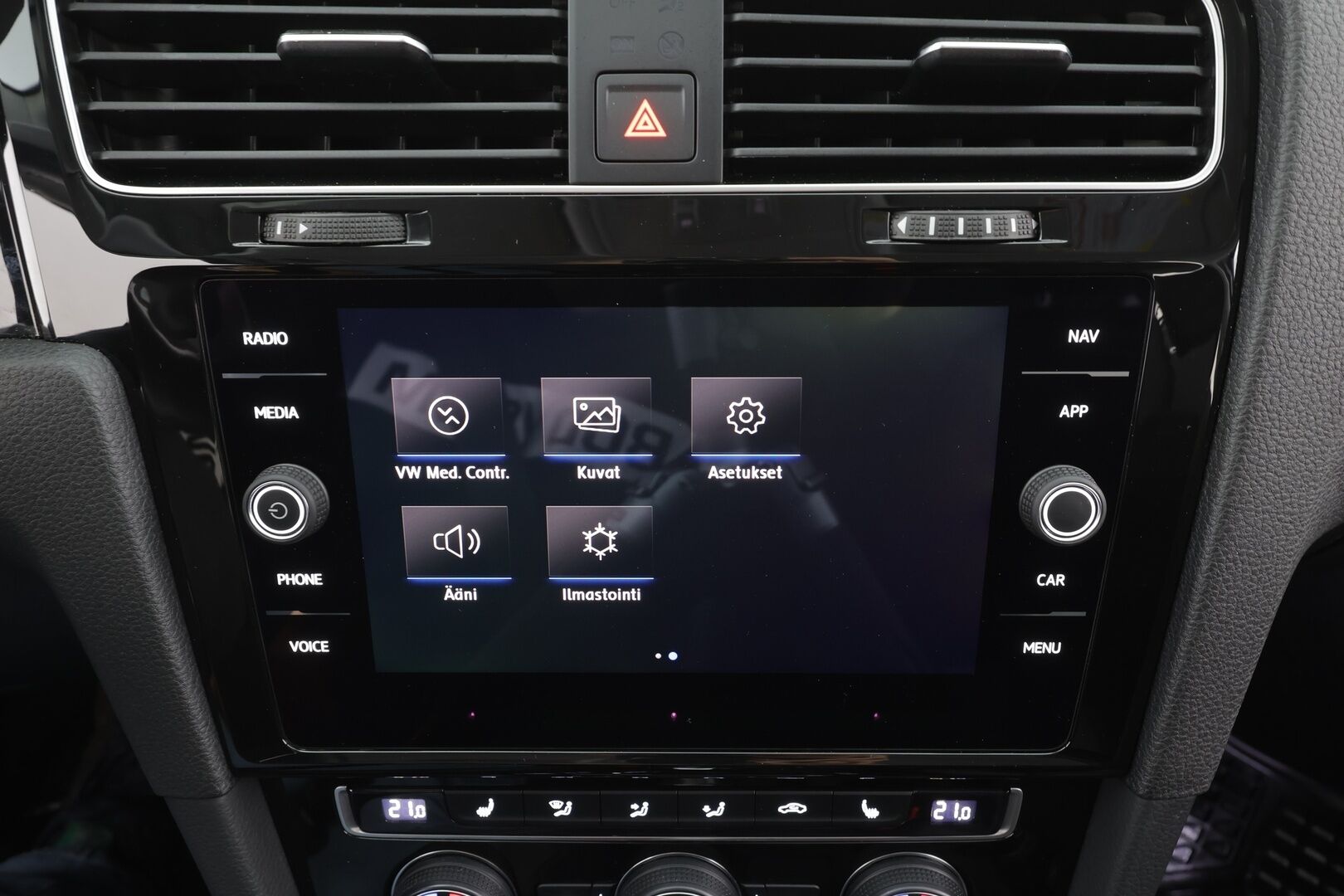 Volkswagen Golf 2019 Variant Highline 1,5 TSI EVO 96 kW DSG * ACC / Webasto / Koukku / Adapt.LED / P.kamera / Hierova penkki * - 1-om Suomi-auto / Kahdet renkaat aluvanteilla 