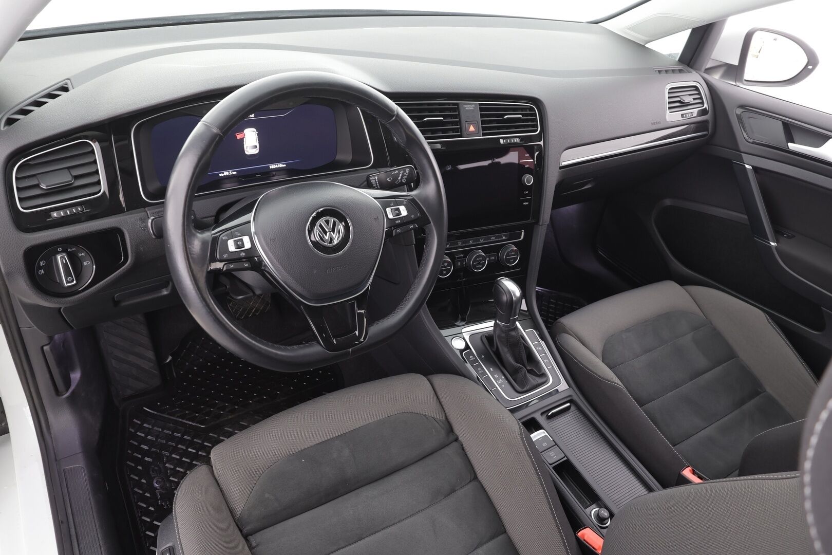 Volkswagen Golf 2019 Variant Highline 1,5 TSI EVO 96 kW DSG * ACC / Webasto / Koukku / Adapt.LED / P.kamera / Hierova penkki * - 1-om Suomi-auto / Kahdet renkaat aluvanteilla 