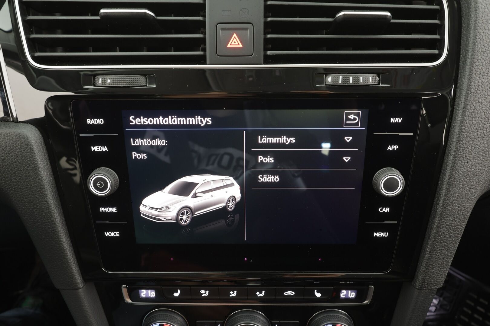 Volkswagen Golf 2019 Variant Highline 1,5 TSI EVO 96 kW DSG * ACC / Webasto / Koukku / Adapt.LED / P.kamera / Hierova penkki * - 1-om Suomi-auto / Kahdet renkaat aluvanteilla 