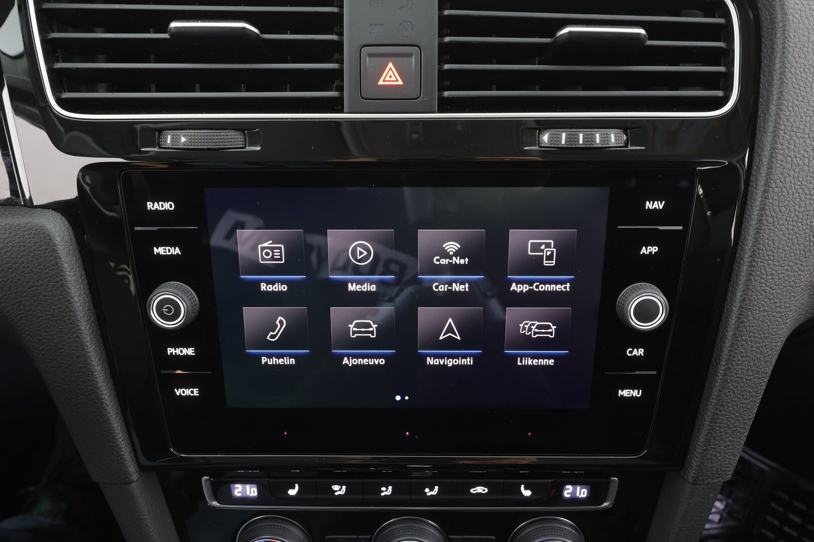 Volkswagen Golf 2019 Variant Highline 1,5 TSI EVO 96 kW DSG * ACC / Webasto / Koukku / Adapt.LED / P.kamera / Hierova penkki * - 1-om Suomi-auto / Kahdet renkaat aluvanteilla 