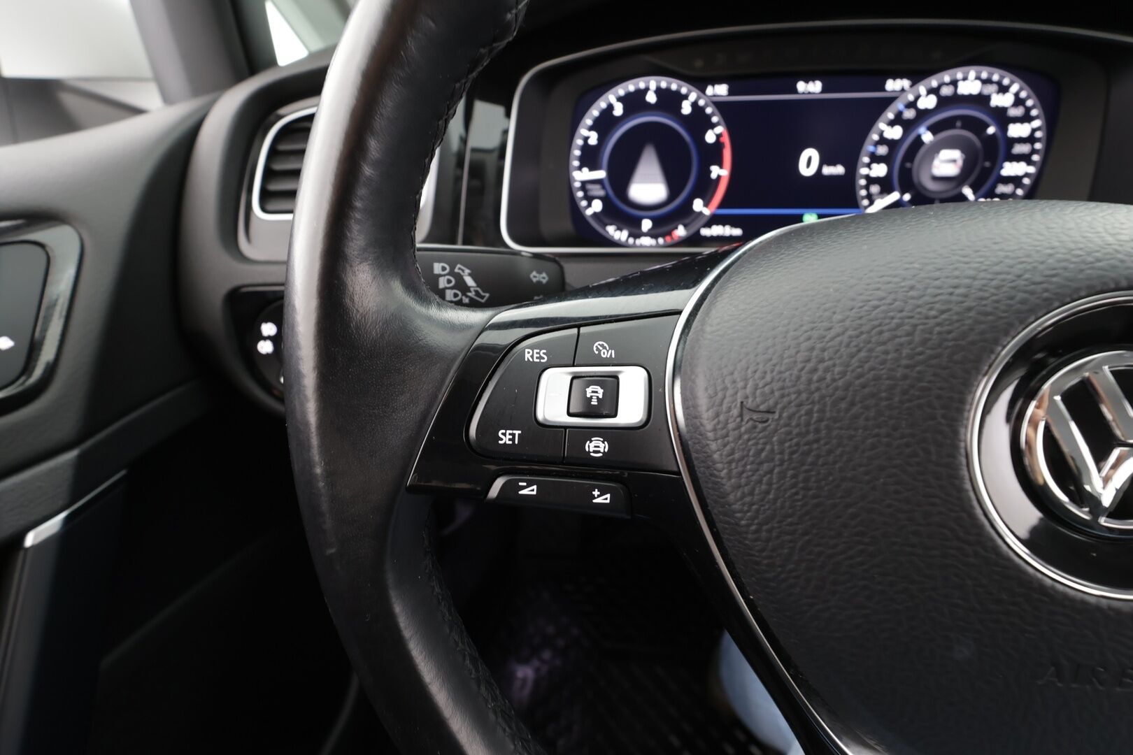 Volkswagen Golf 2019 Variant Highline 1,5 TSI EVO 96 kW DSG * ACC / Webasto / Koukku / Adapt.LED / P.kamera / Hierova penkki * - 1-om Suomi-auto / Kahdet renkaat aluvanteilla 