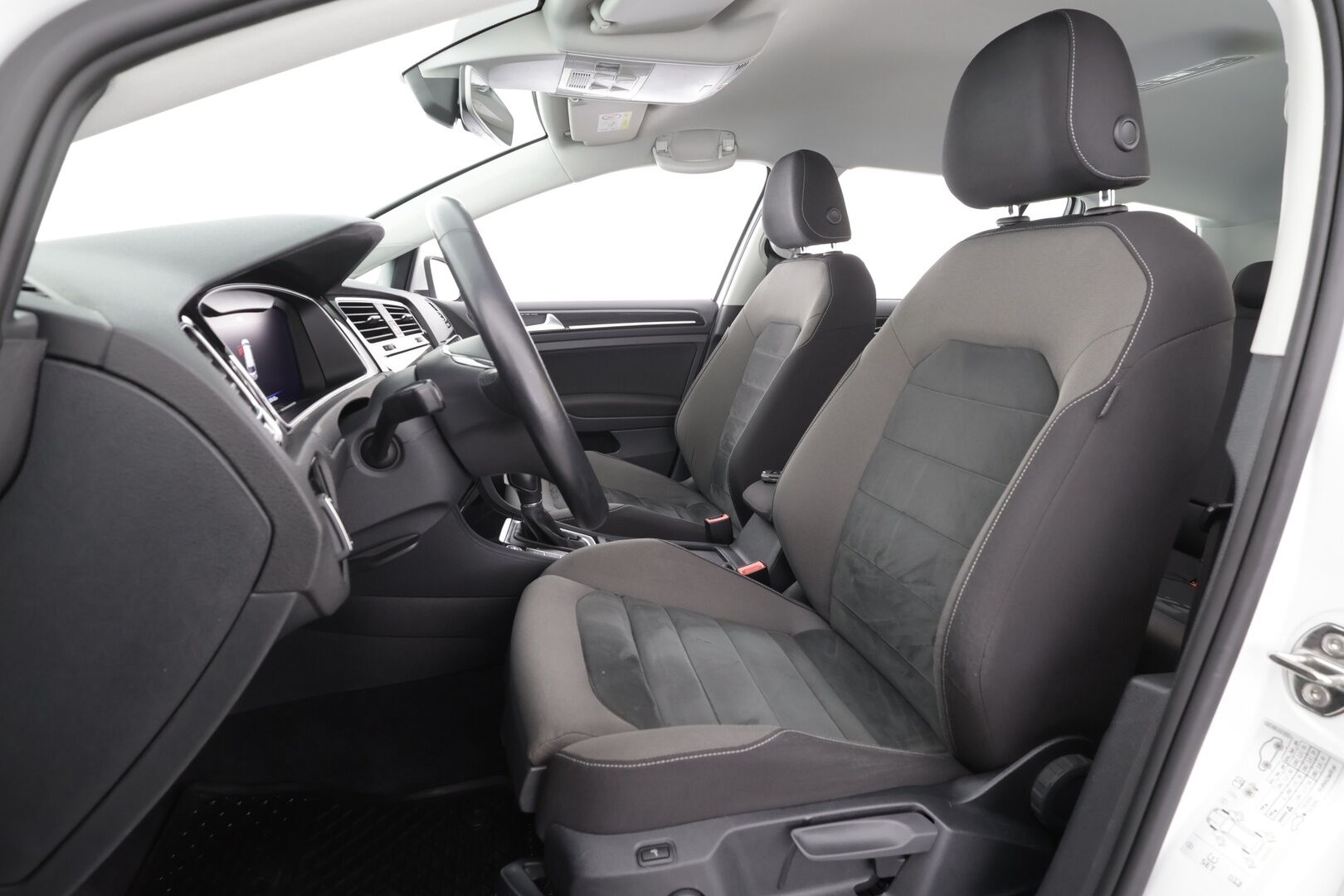 Volkswagen Golf 2019 Variant Highline 1,5 TSI EVO 96 kW DSG * ACC / Webasto / Koukku / Adapt.LED / P.kamera / Hierova penkki * - 1-om Suomi-auto / Kahdet renkaat aluvanteilla 