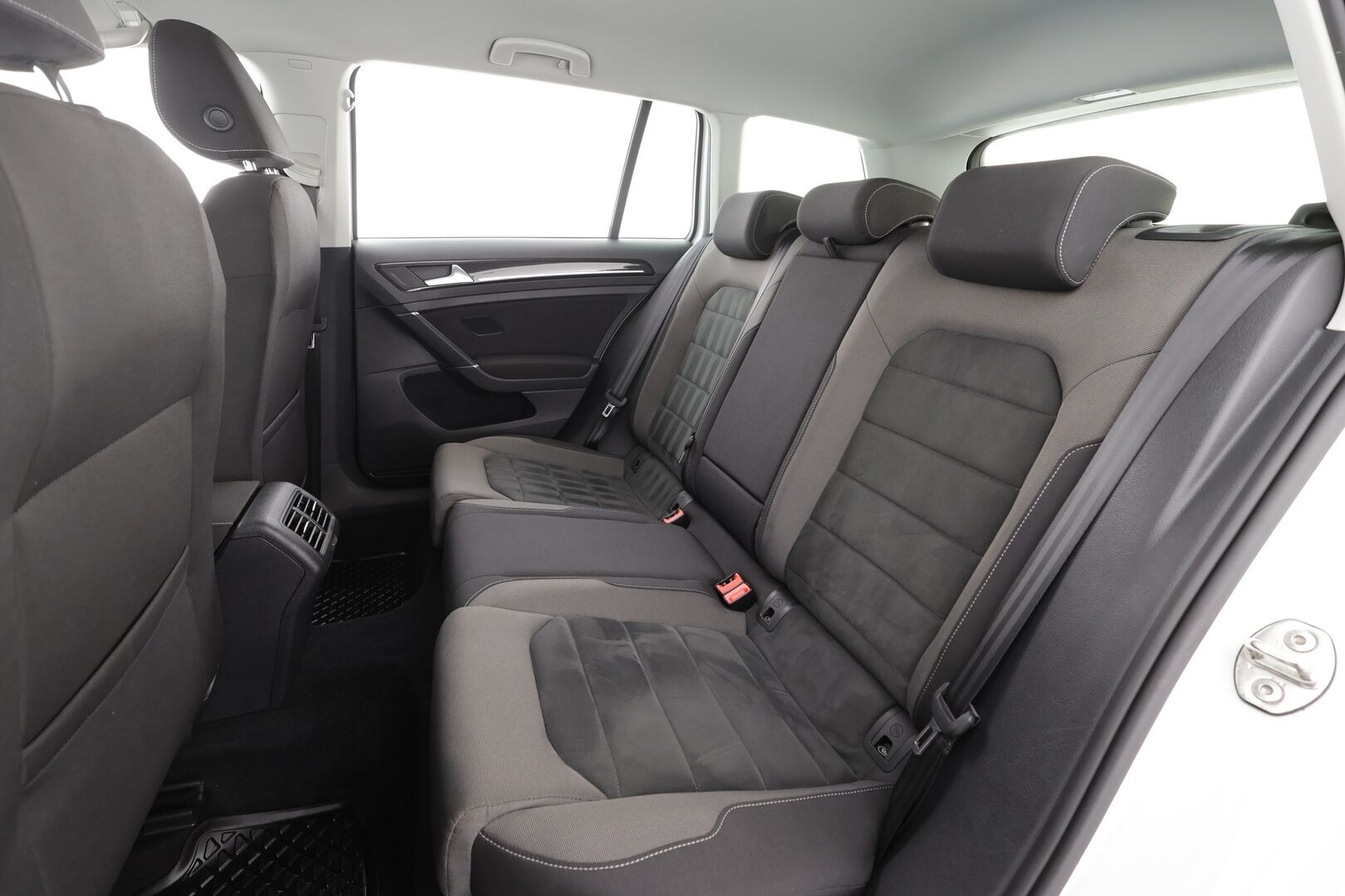 Volkswagen Golf 2019 Variant Highline 1,5 TSI EVO 96 kW DSG * ACC / Webasto / Koukku / Adapt.LED / P.kamera / Hierova penkki * - 1-om Suomi-auto / Kahdet renkaat aluvanteilla 