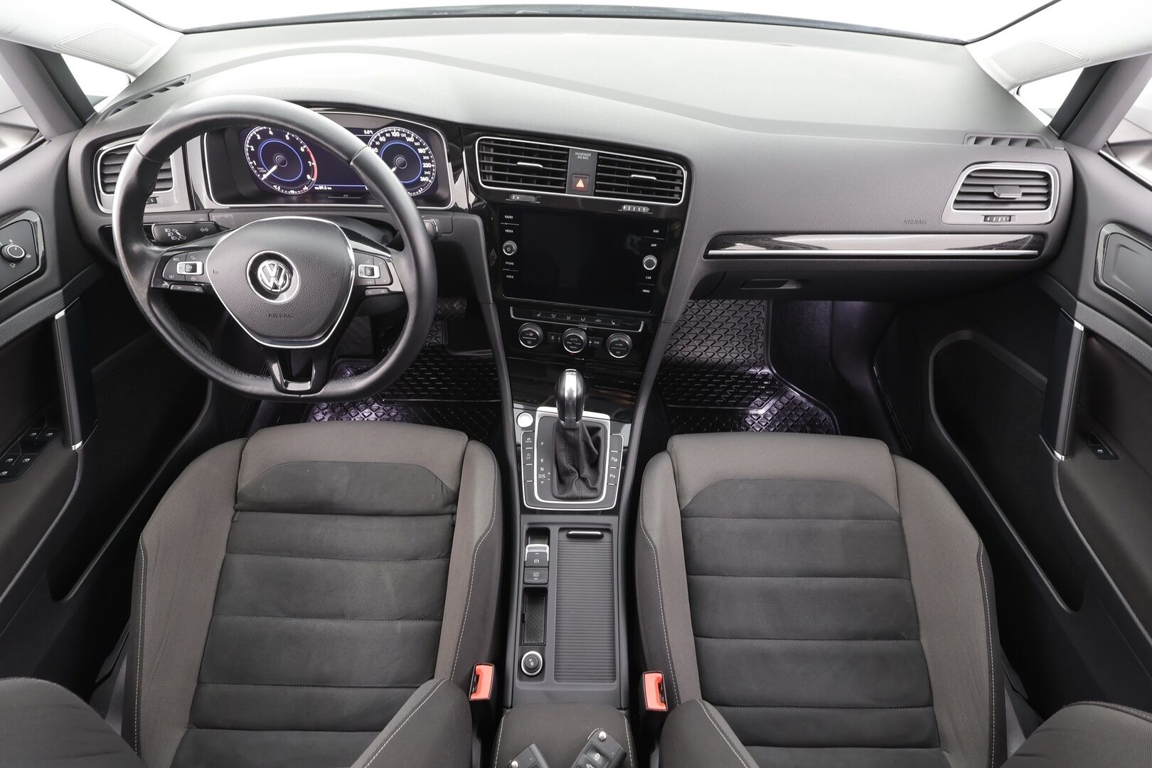 Volkswagen Golf 2019 Variant Highline 1,5 TSI EVO 96 kW DSG * ACC / Webasto / Koukku / Adapt.LED / P.kamera / Hierova penkki * - 1-om Suomi-auto / Kahdet renkaat aluvanteilla 