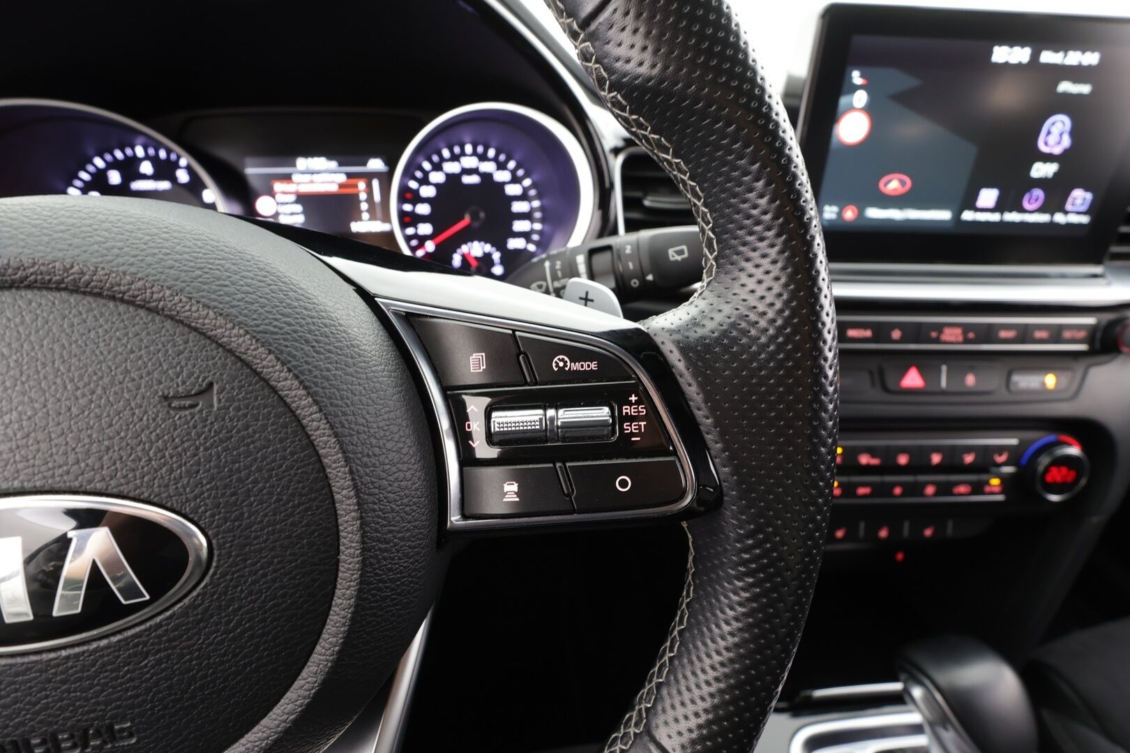 Kia ProCeed 2019 1,4 T-GDI ISG 140hv GT-Line Business Premium DCT * SCC / Lohko&Sisälämmitin / Koukku / JBL / Muistipenkkit / P.Kamera * - | Suomi-auto | Kahdet Renkaat |