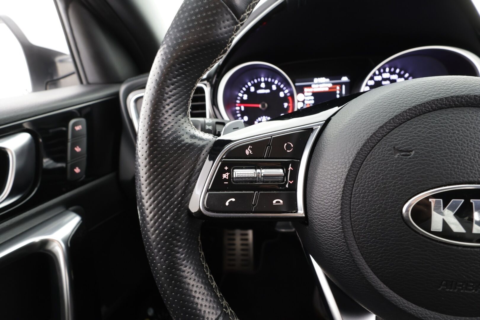 Kia ProCeed 2019 1,4 T-GDI ISG 140hv GT-Line Business Premium DCT * SCC / Lohko&Sisälämmitin / Koukku / JBL / Muistipenkkit / P.Kamera * - Suomi-auto / Kahdet Renkaat - HULLUT AVAJAISHULINAT KORKOTARJOUS 3,29 %