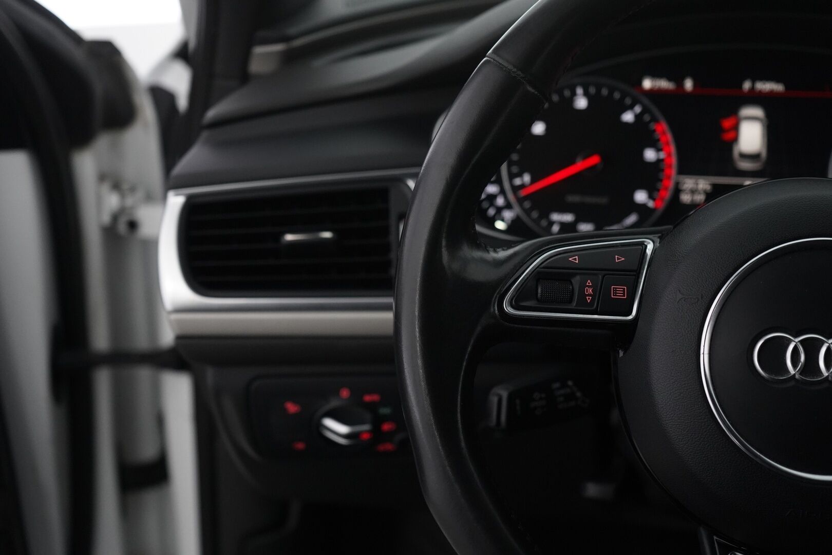Audi A6 allroad quattro 2016 *Webasto / Koukku / Keyless / Kamera / Sporttipenkit / Ilma-alusta* - Viimeisin huolto 265tkm / Kahdet vanteet / Säännöllisesti huollettu 