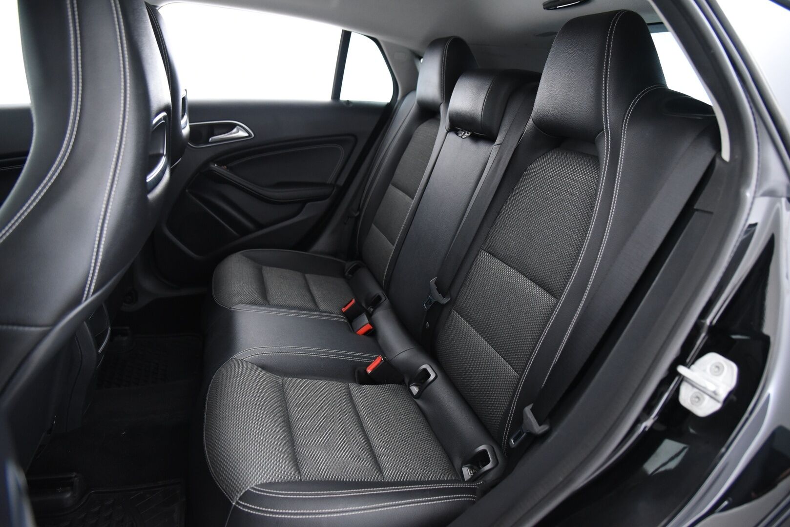 Mercedes-Benz CLA 2016 220 CDI 4Matic A Shooting Brake Premium Business /  Lohkolämmitin / Koukku / Tutkat / Vakkari / Navi - Juuri huollettu ja katsastettu / 2x Alumiinivanteet hyvillä renkailla!