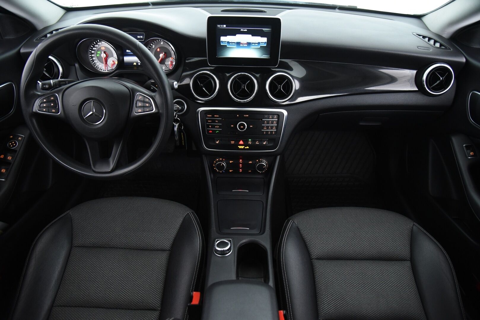 Mercedes-Benz CLA 2016 220 CDI 4Matic A Shooting Brake Premium Business /  Lohkolämmitin / Koukku / Tutkat / Vakkari / Navi - Juuri huollettu ja katsastettu / 2x Alumiinivanteet hyvillä renkailla!