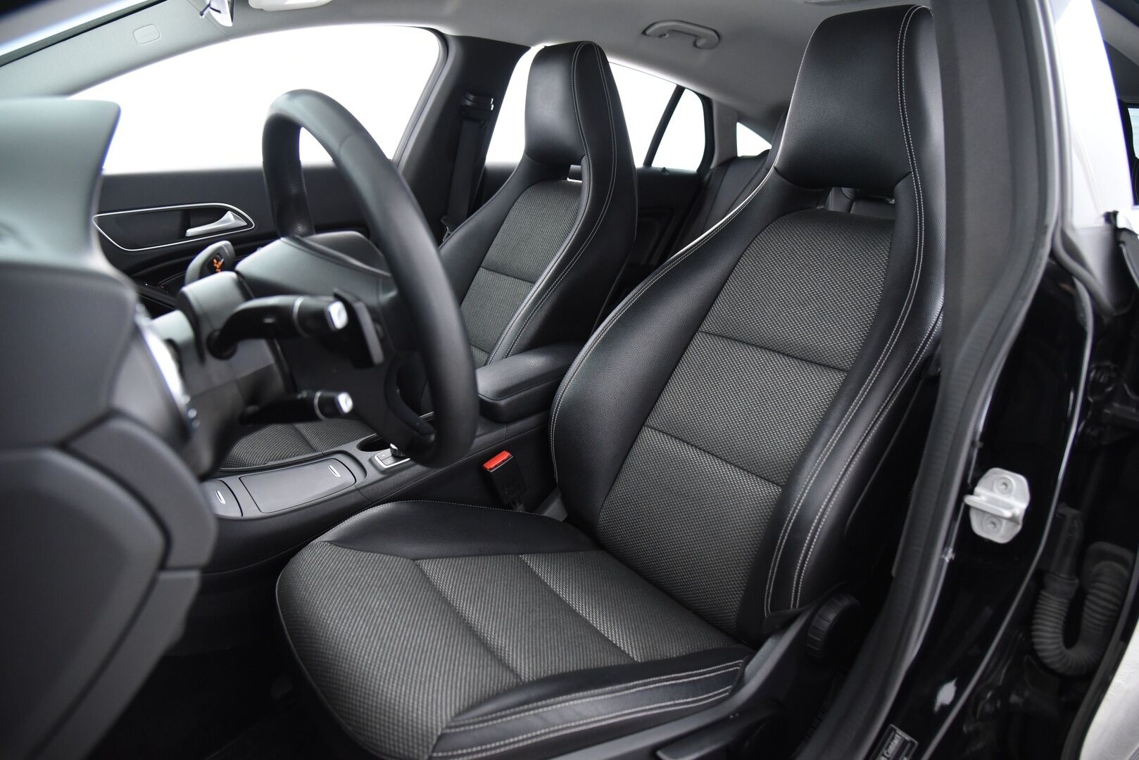 Mercedes-Benz CLA 2016 220 CDI 4Matic A Shooting Brake Premium Business /  Lohkolämmitin / Koukku / Tutkat / Vakkari / Navi - Juuri huollettu ja katsastettu / 2x Alumiinivanteet hyvillä renkailla!