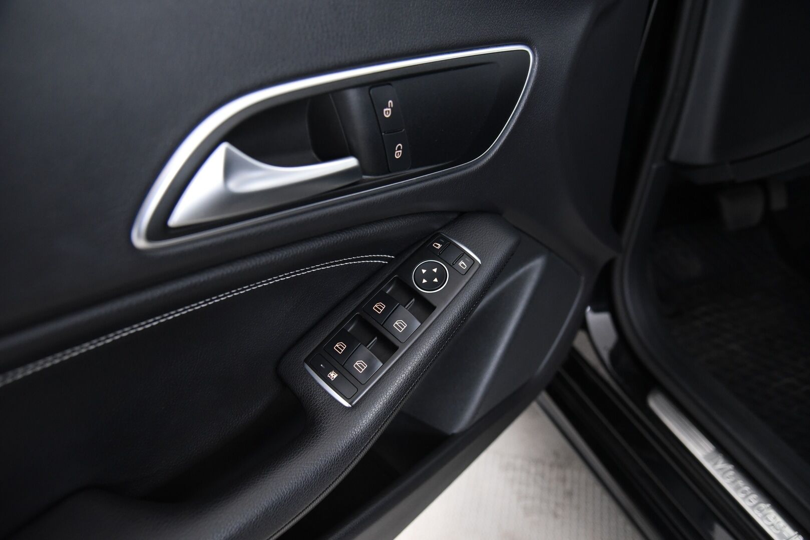 Mercedes-Benz CLA 2016 220 CDI 4Matic A Shooting Brake Premium Business /  Lohkolämmitin / Koukku / Tutkat / Vakkari / Navi - Juuri huollettu ja katsastettu / 2x Alumiinivanteet hyvillä renkailla!