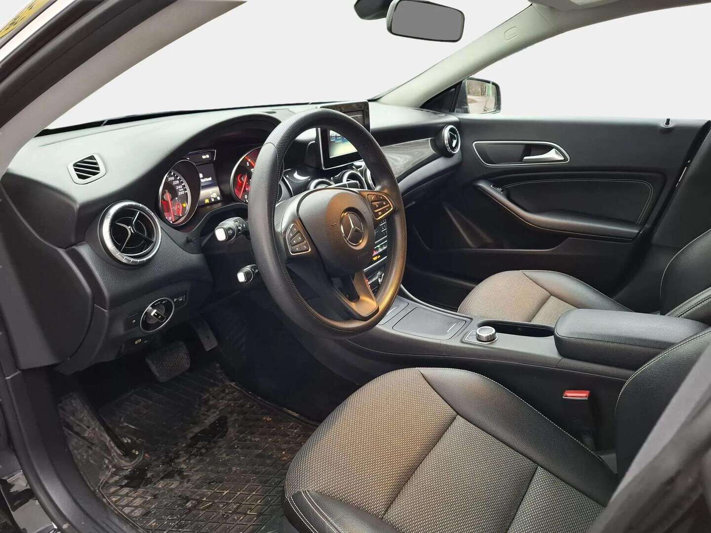 Mercedes-Benz CLA 2016 220 CDI 4Matic A Shooting Brake Premium Business /  Lohkolämmitin / Koukku / Tutkat / Vakkari / Navi - Juuri huollettu ja katsastettu / 2x Alumiinivanteet hyvillä renkailla! - HULLU BLACKWEEK KORKOTARJOUS 2,49%