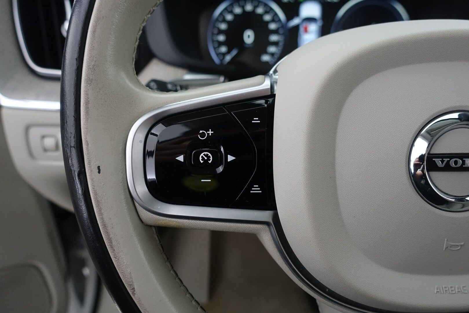 Volvo XC60 2019 T8 AWD Inscription aut - | Webasto | Adapt. Vakkari | Muistipenkki | Jakopää Vaihdettu | BLIS | 2x Renkaat&Vanteet | KeylessGo | Panoraama-lasikatto |
