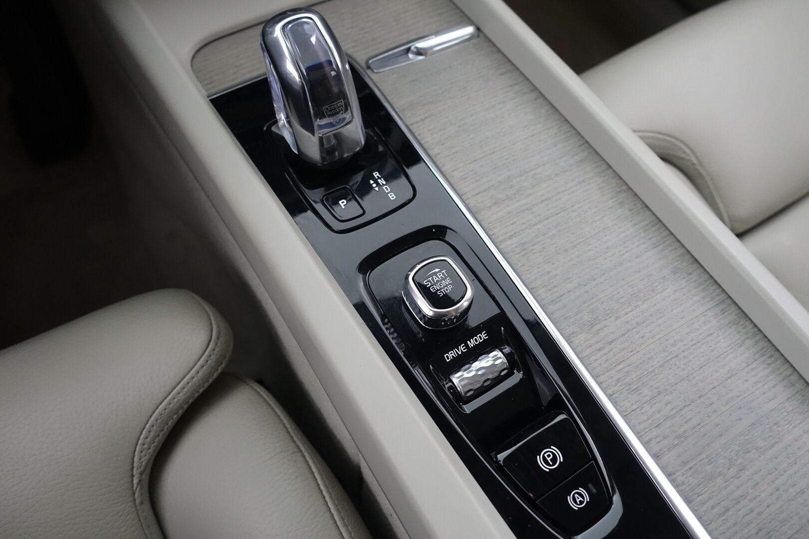 Volvo XC60 2019 T8 AWD Inscription aut - | Webasto | Adapt. Vakkari | Muistipenkki | Jakopää Vaihdettu | BLIS | 2x Renkaat&Vanteet | KeylessGo | Panoraama-lasikatto |