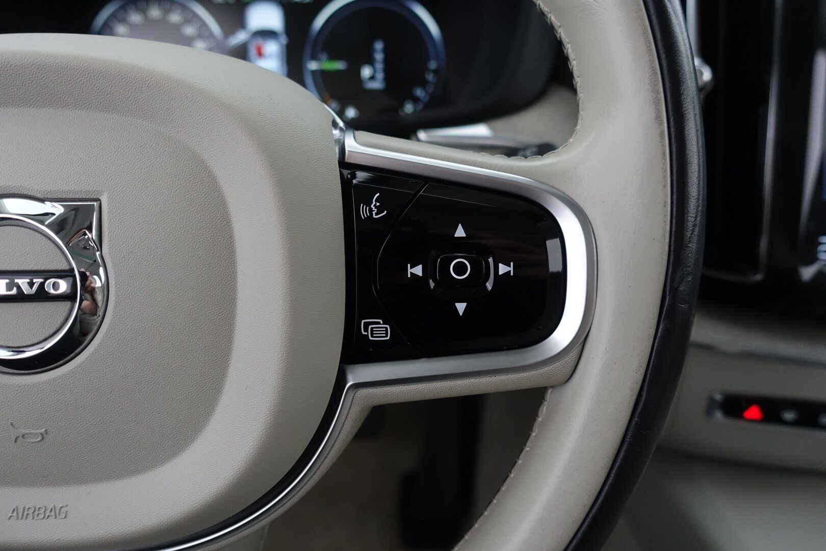 Volvo XC60 2019 T8 AWD Inscription aut - | Webasto | Adapt. Vakkari | Muistipenkki | Jakopää Vaihdettu | BLIS | 2x Renkaat&Vanteet | KeylessGo | Panoraama-lasikatto |